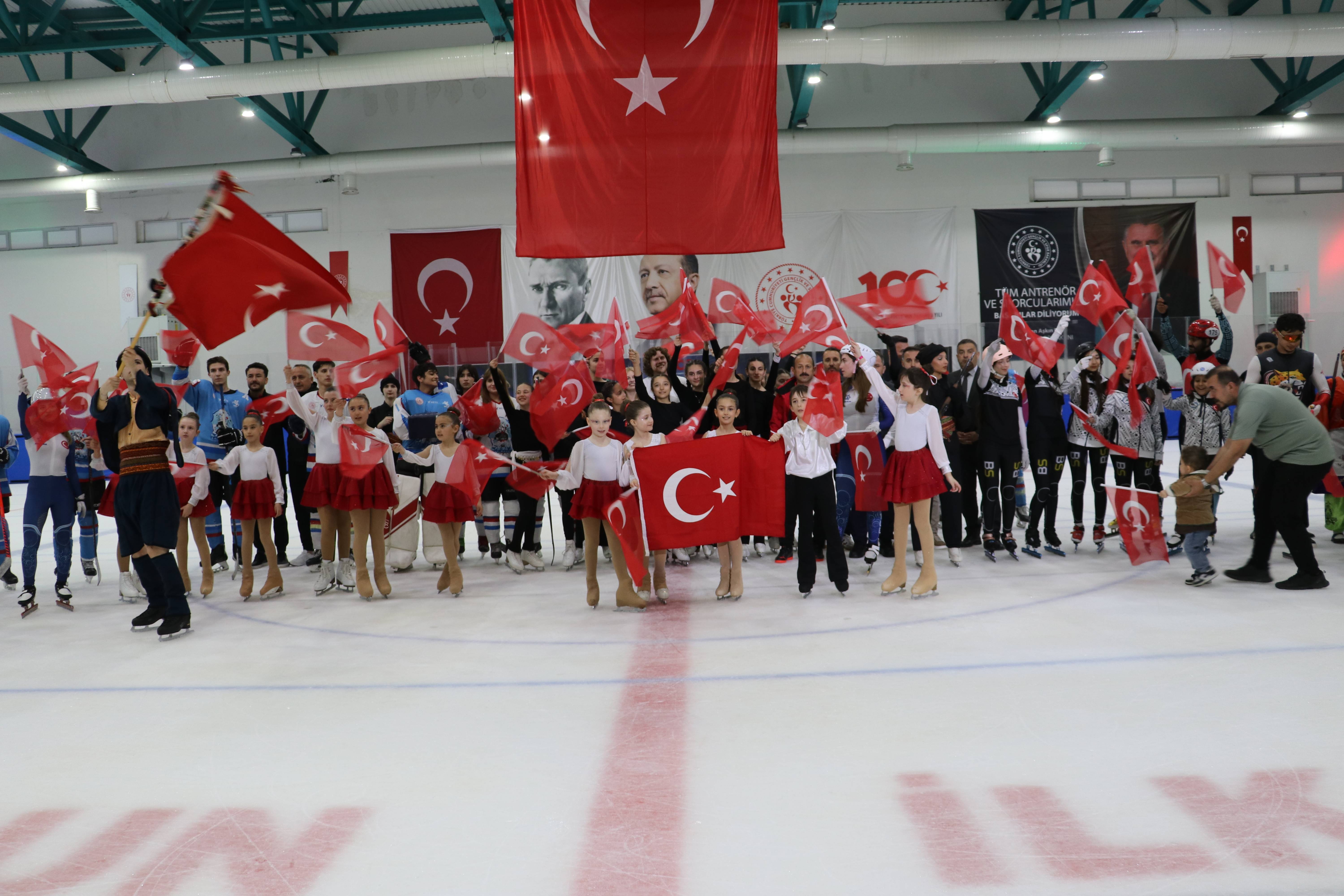aa-20260520-41446490-41446486-samsunda-19-mayis-etkinlikleri-kapsaminda-buz-gosterisi-duzenlendi.jpg