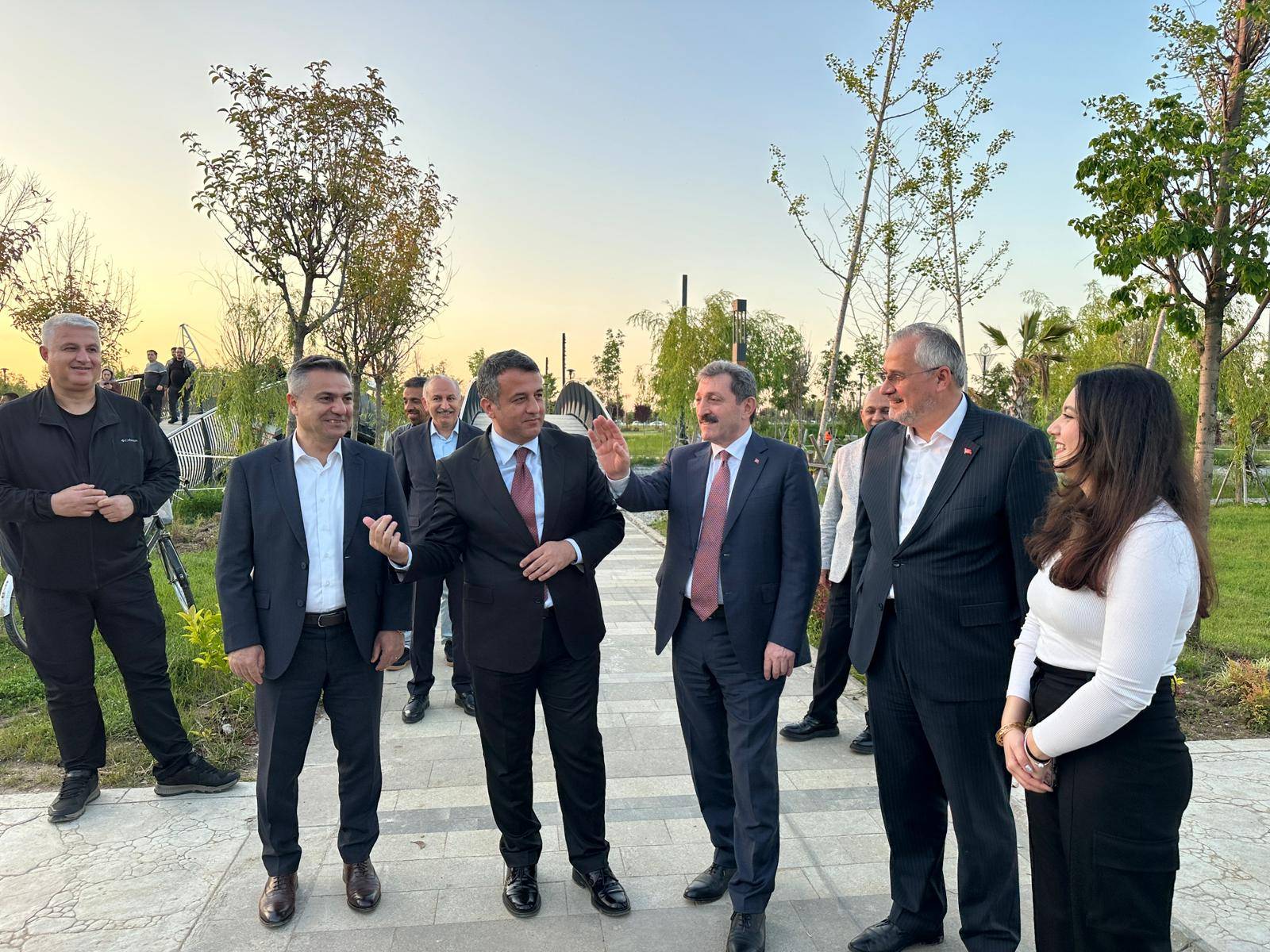 aa-20260521-41449211-41449210-vali-tavli-ve-buyuksehir-belediye-baskani-dogandan-bafra-millet-bahcesine-ziyaret.jpg