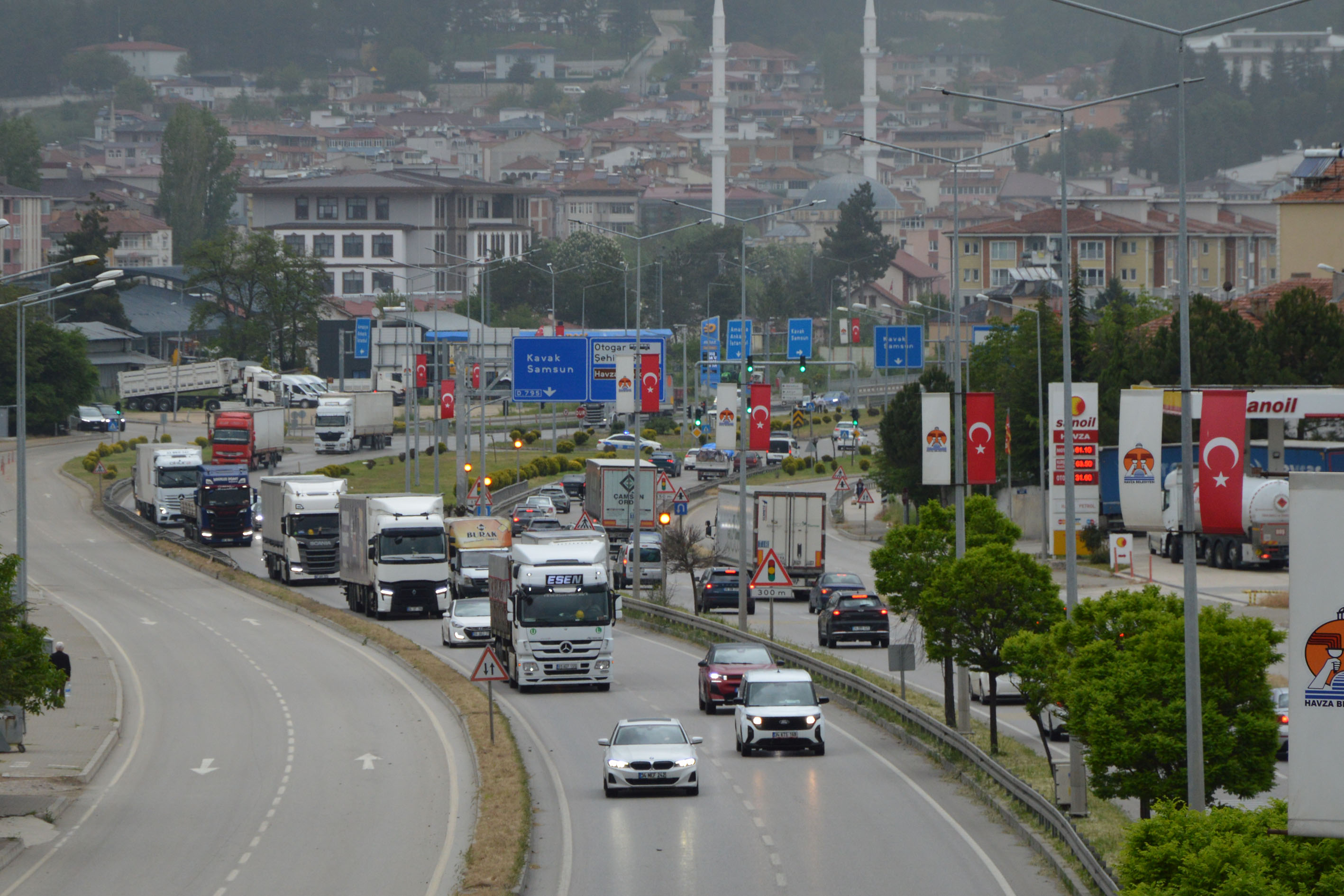 aa-20260523-41477537-41477534-ankarasamsun-kara-yolu-havza-gecisinde-trafik-yogunlugu-basladi.jpg