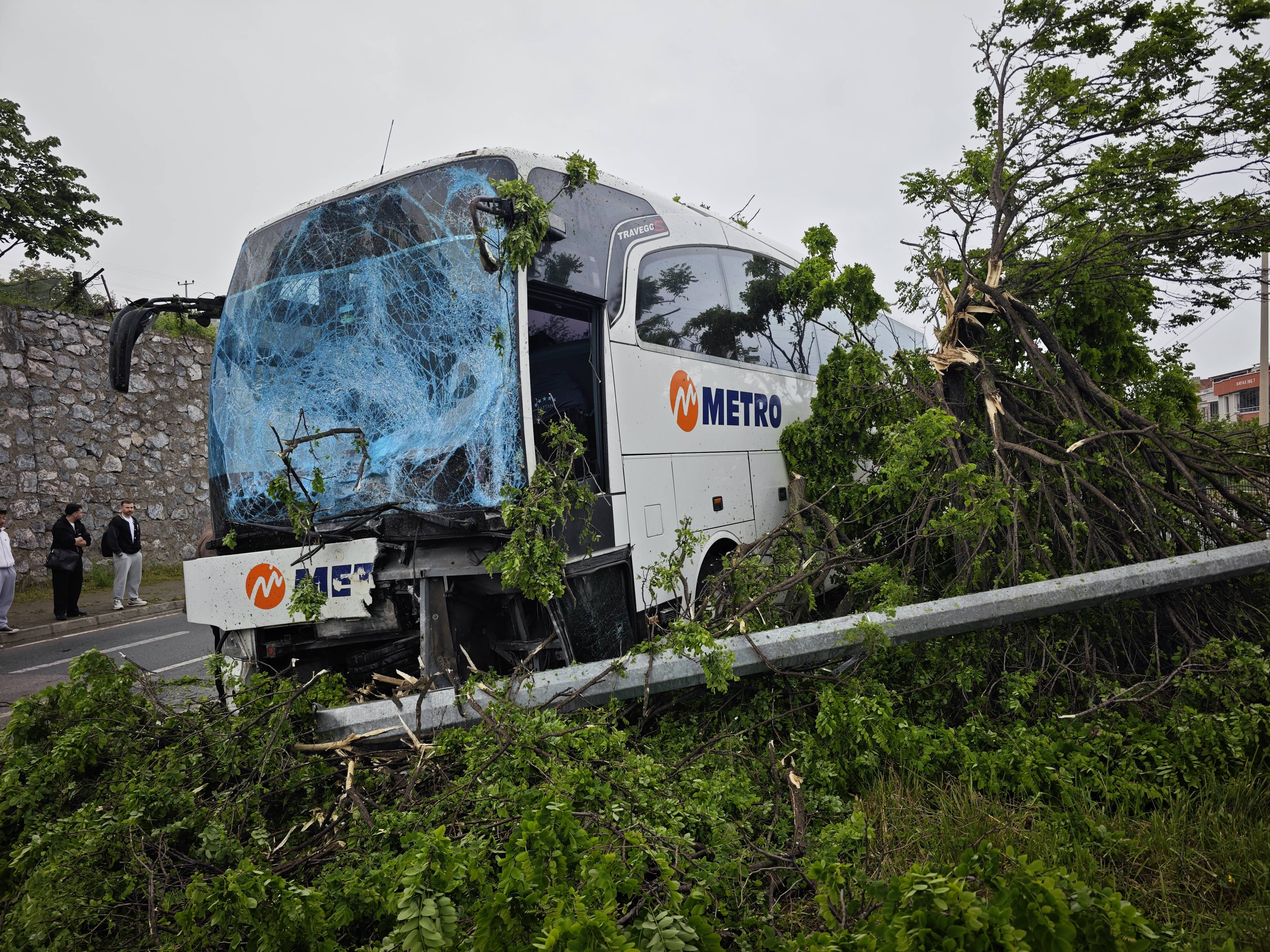 aa-20260524-41481157-41481155-samsunda-aydinlatma-diregine-carpan-otobusteki-yolculardan-bazilari-hafif-yaralandi.jpg
