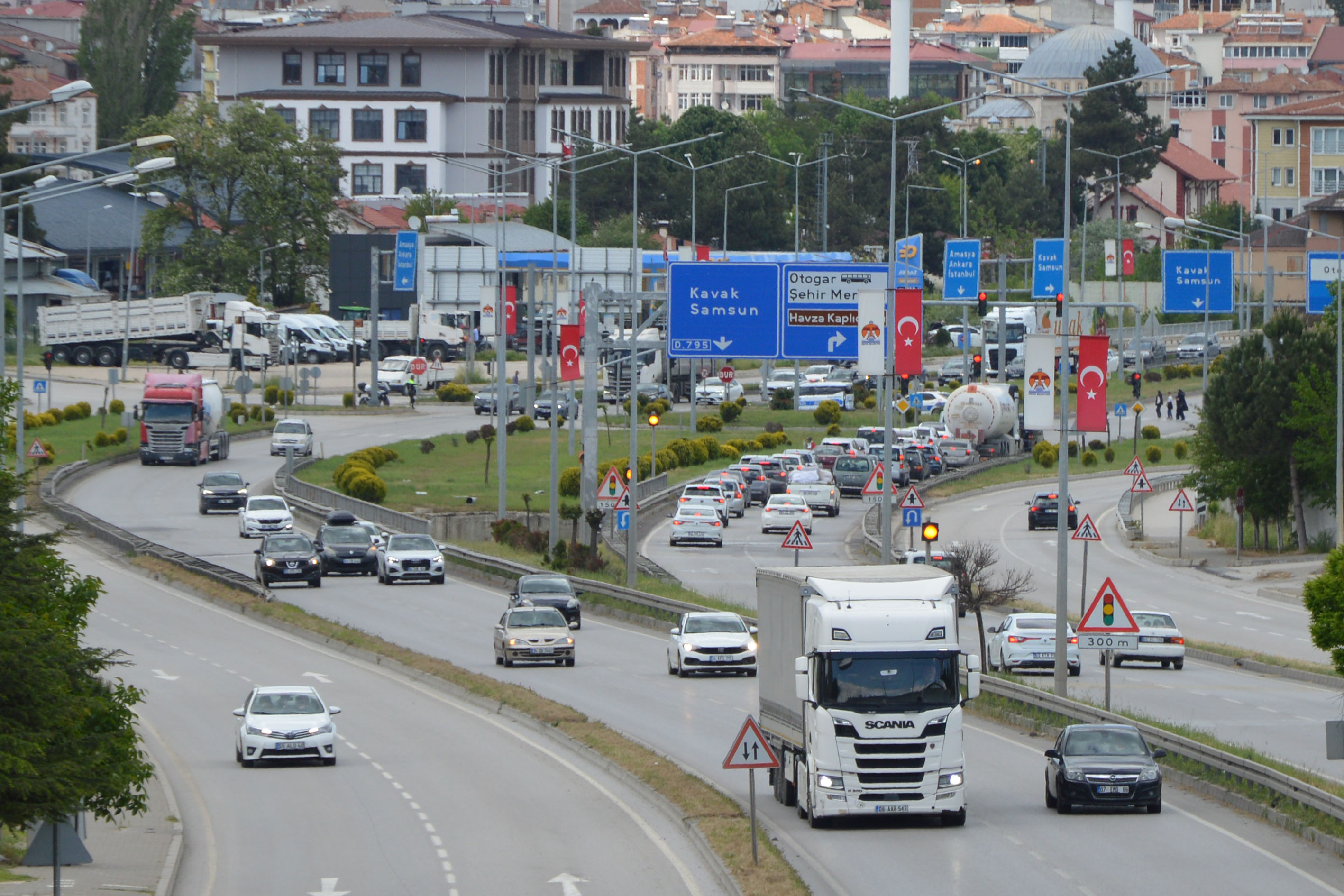 aa-20260530-41533511-41533509-samsunankara-kara-yolu-havza-gecisinde-bayram-donusu-yogunluk-yasaniyor.jpg