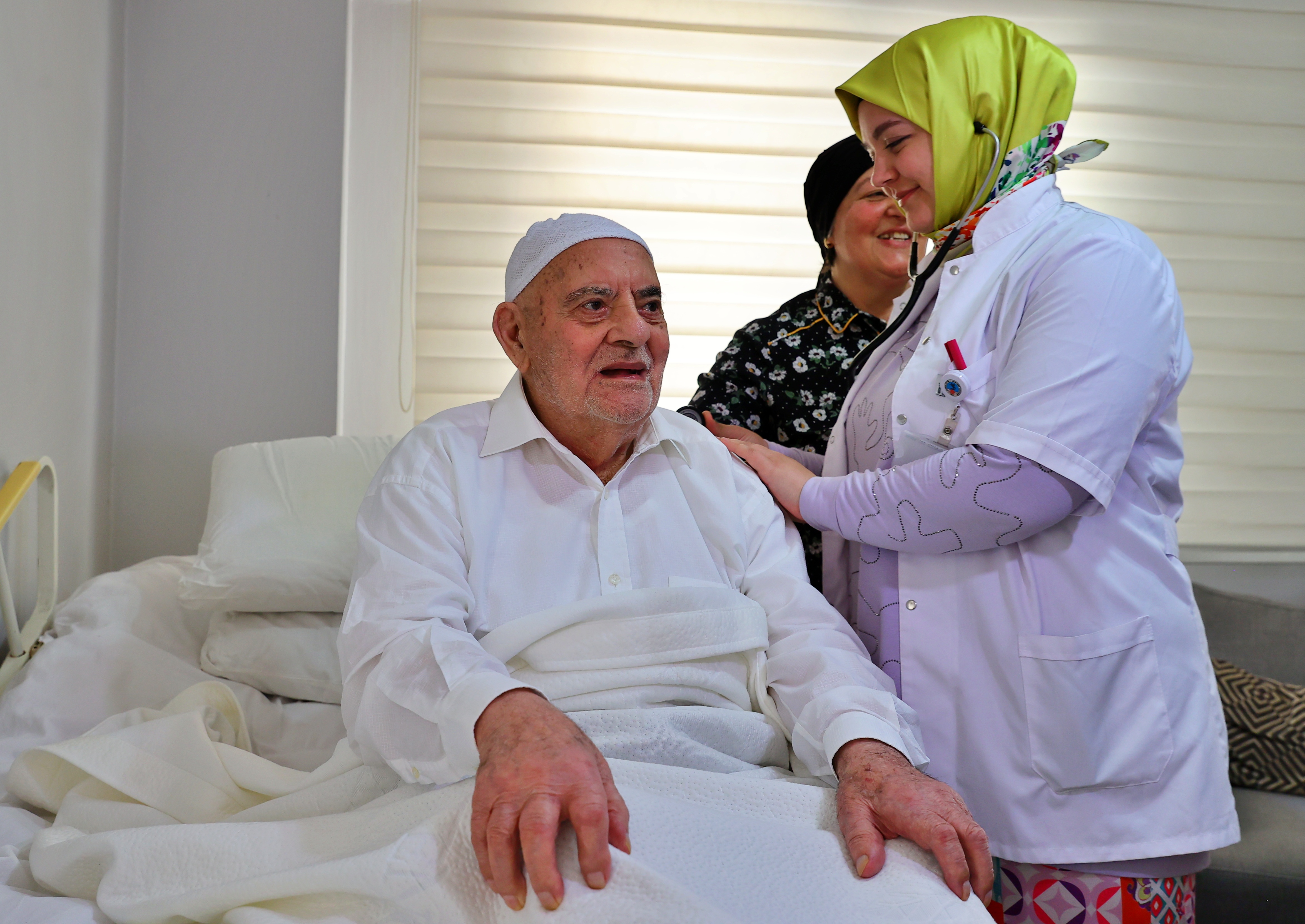 aa-20260608-41610888-41610886-evde-bakim-hizmetleriyle-hastalar-tedavilerini-yuksek-konforda-aliyor.jpg