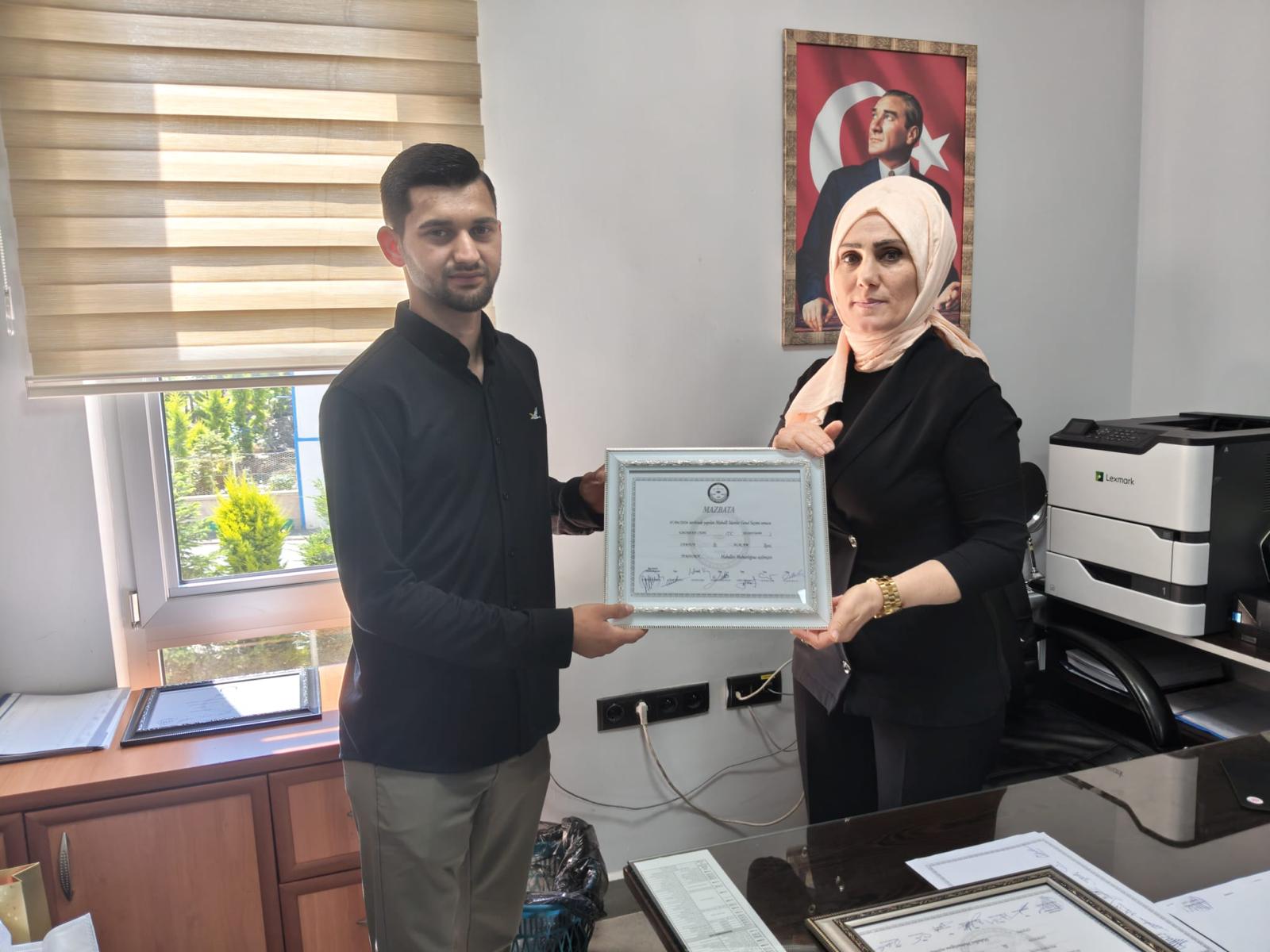 aa-20260609-41623290-41623289-alacamda-21-yasinda-muhtar-secilen-emirhan-cepe-mazbatasini-aldi.jpg