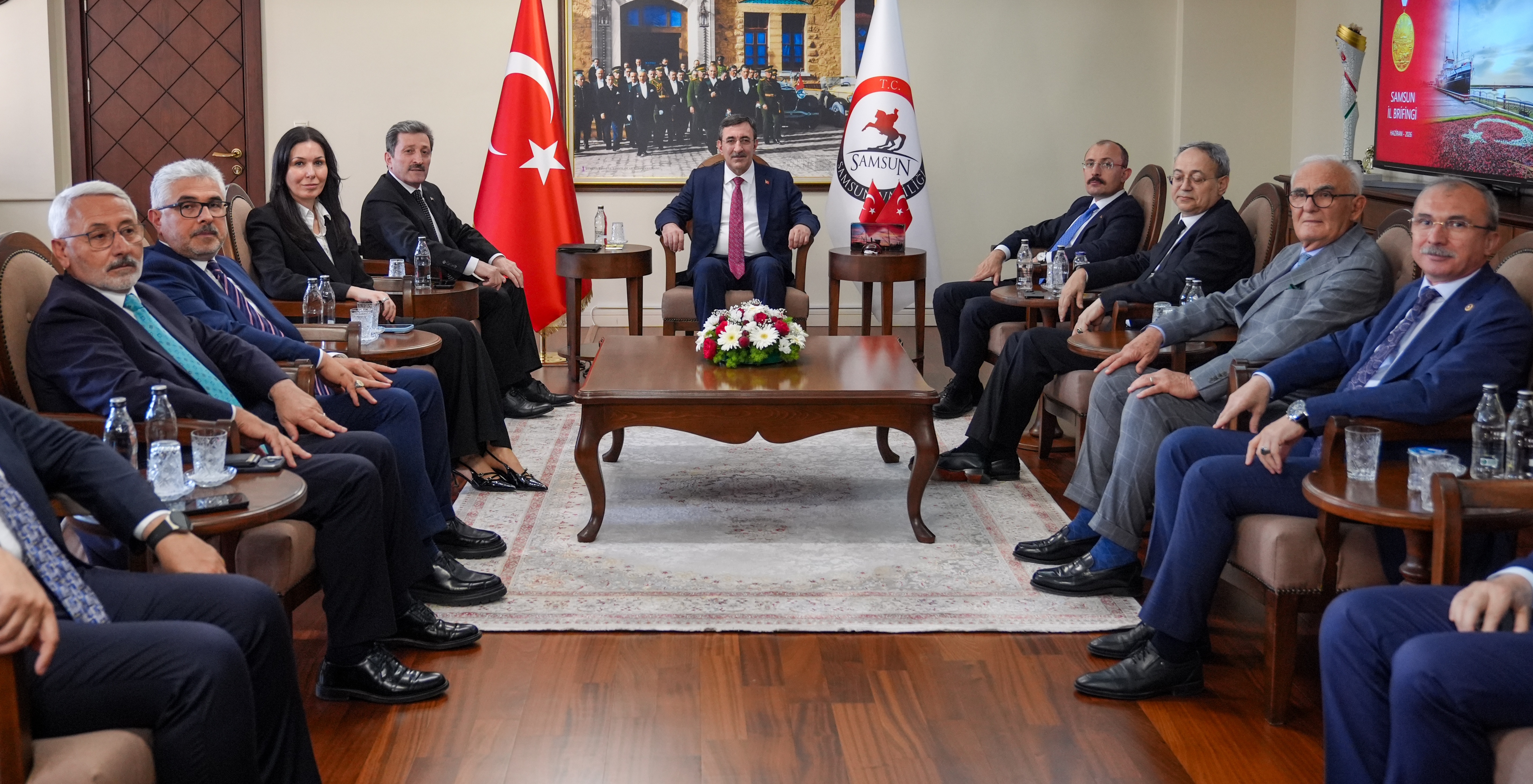 aa-20260611-41644017-41644015-cumhurbaskani-yardimcisi-yilmaz-samsun-valiligini-ziyaret-etti.jpg