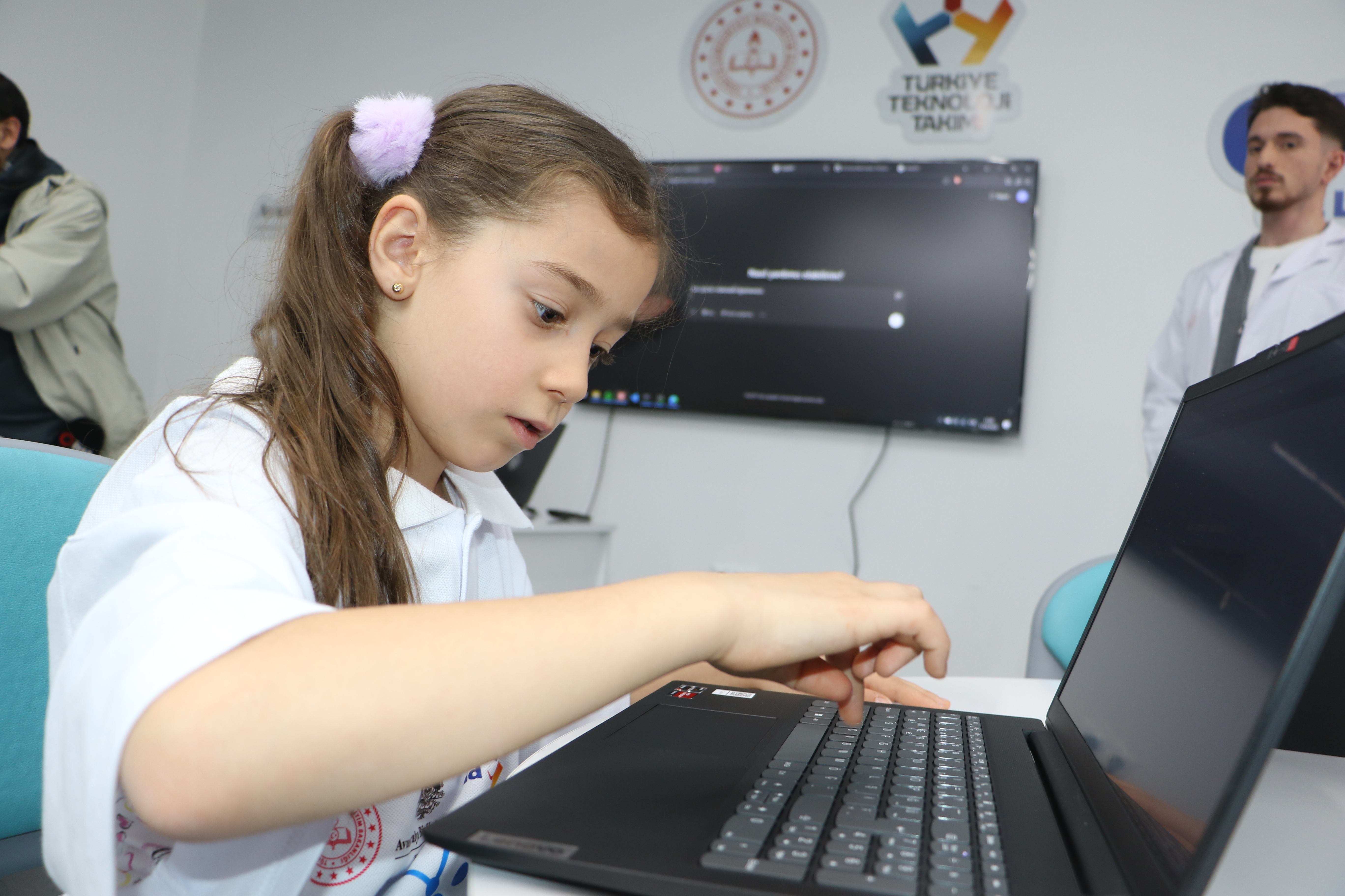 her-5-gencten-1i-derdini-yapay-zekaya-1356517-402263.jpg