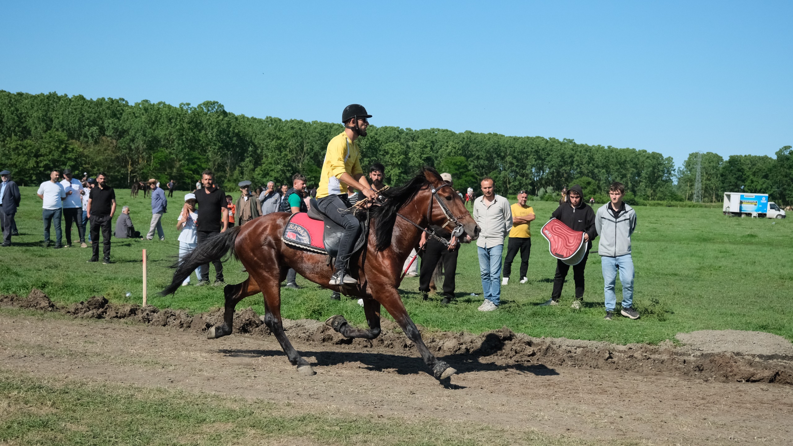 aa-20260615-41681075-41681069-samsunda-26-geleneksel-rahvan-at-yarislari-gerceklestirildi.jpg