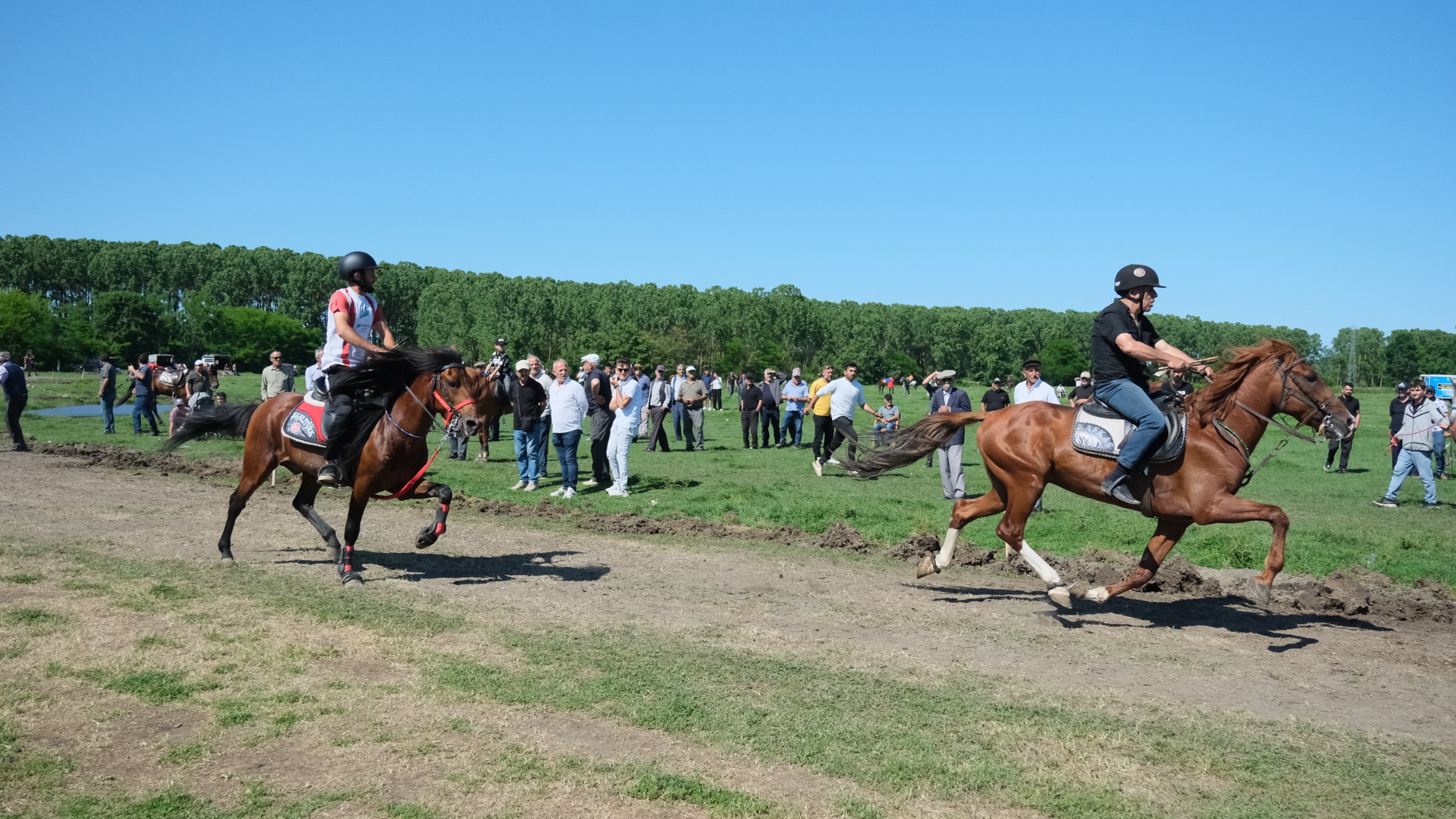 aa-20260615-41681075-41681073-samsunda-26-geleneksel-rahvan-at-yarislari-gerceklestirildi.jpg