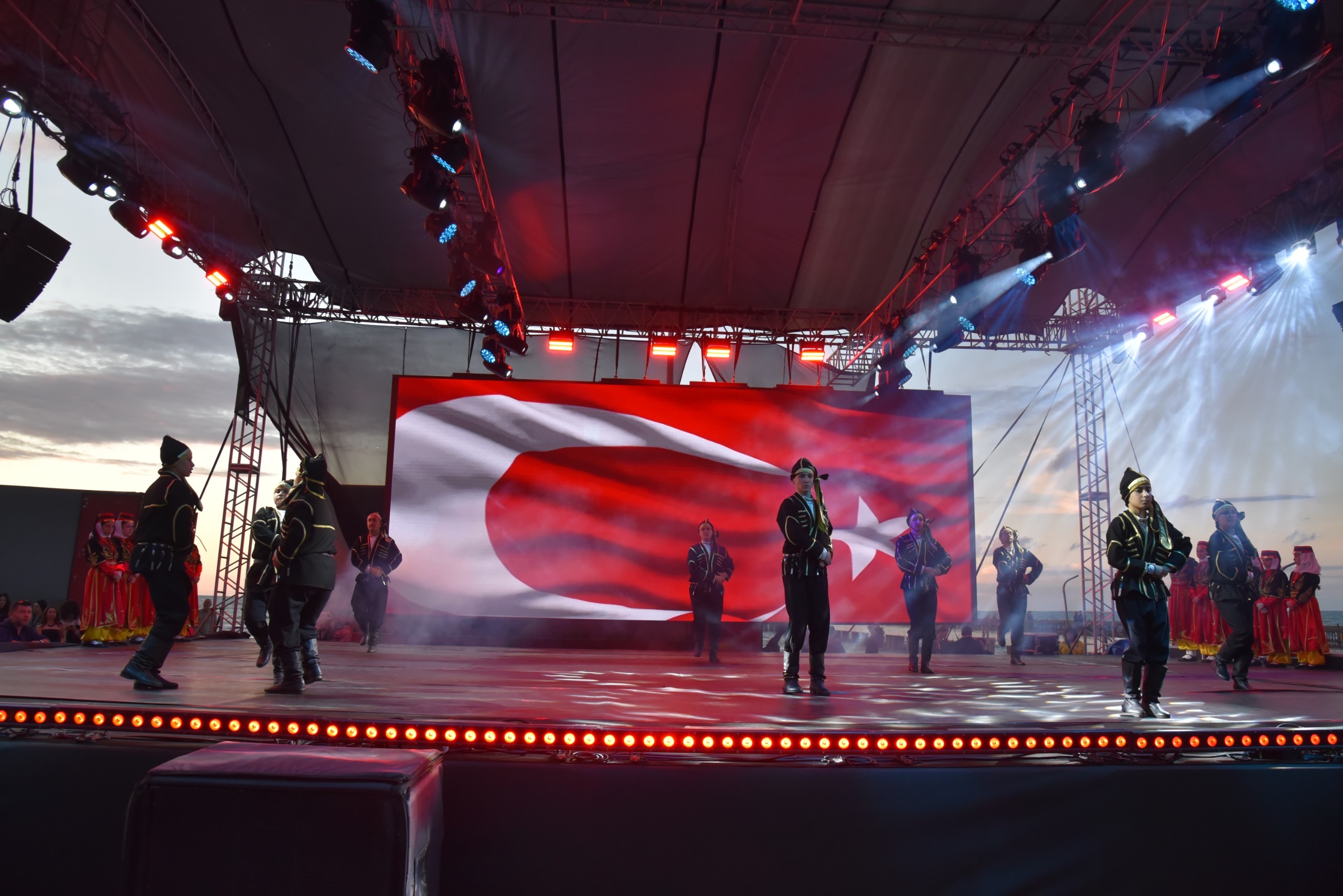 atakum-belediyesi-halk-oyunlari-festivali-10.jpeg