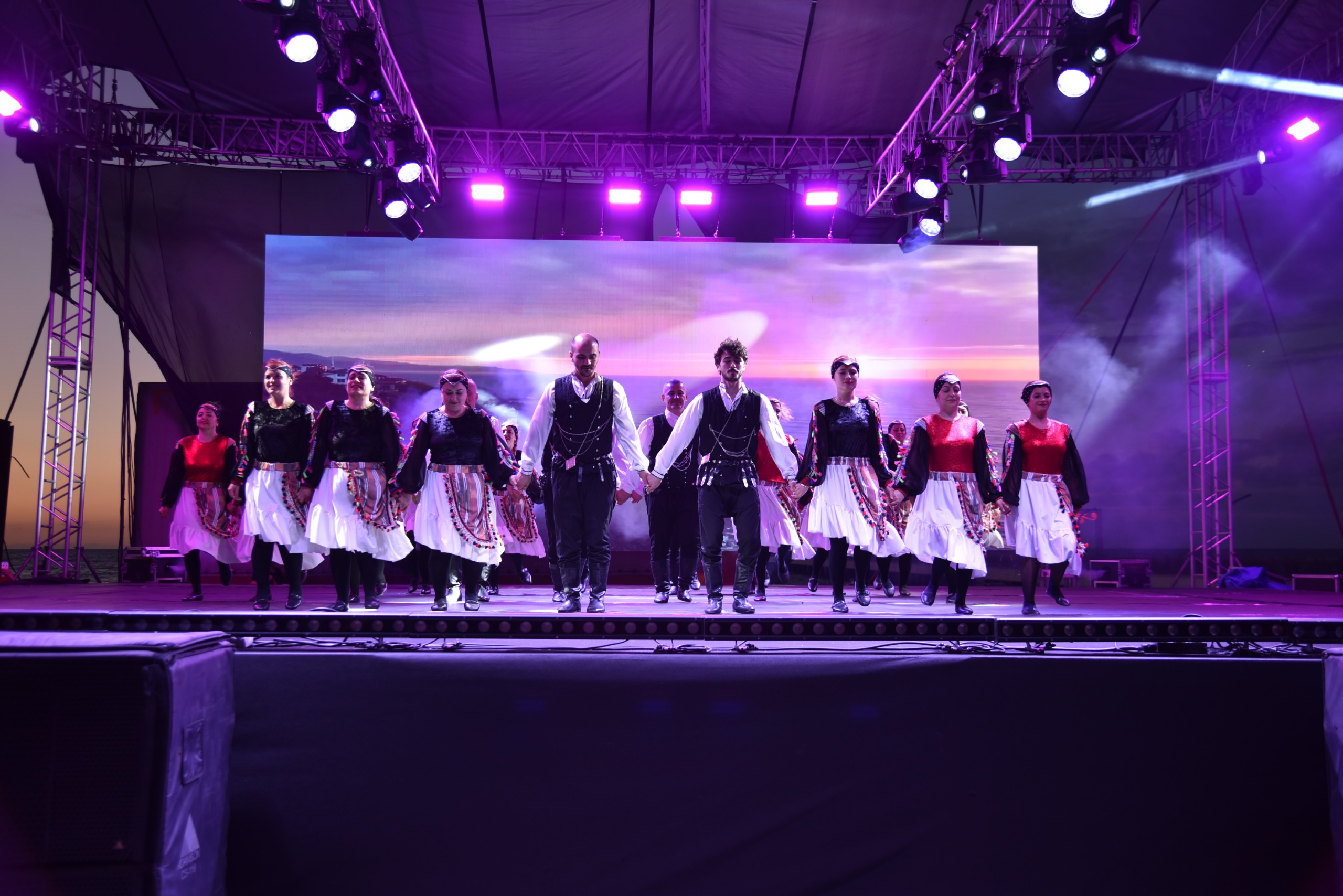 atakum-belediyesi-halk-oyunlari-festivali-5.jpeg
