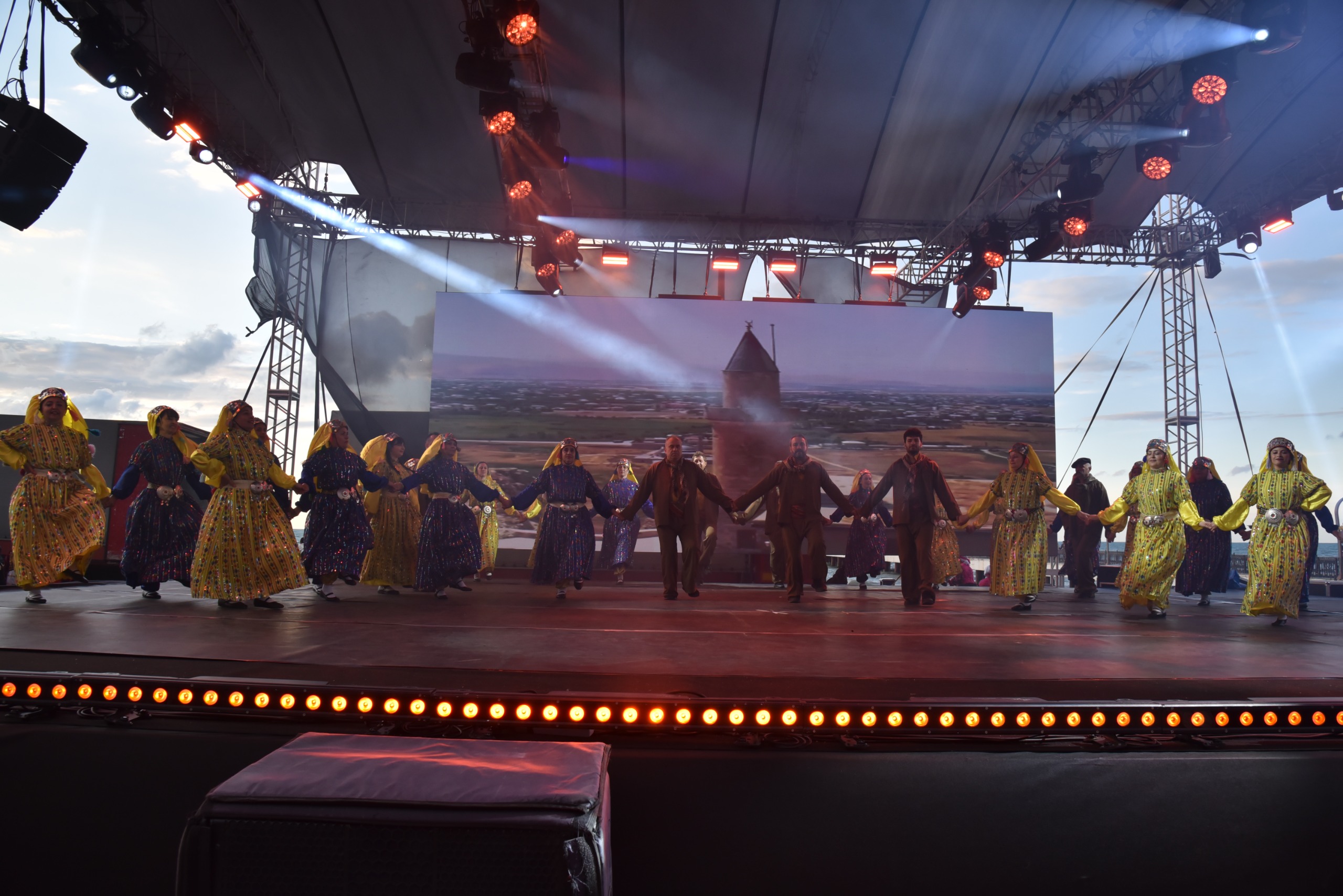 atakum-belediyesi-halk-oyunlari-festivali-9.jpeg