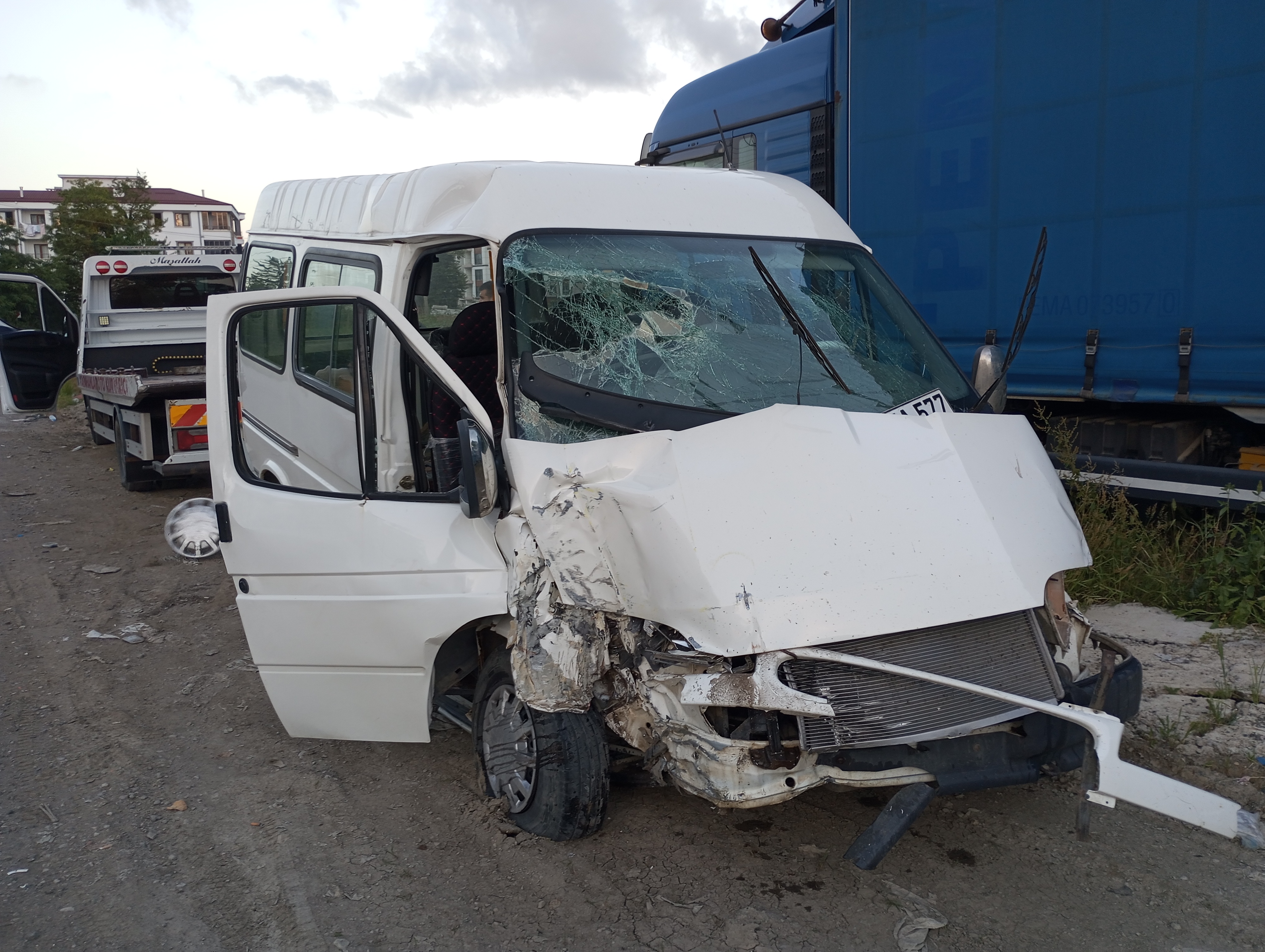 aa-20260619-41717861-41717859-samsunda-hafif-ticari-arac-minibusle-carpisti-2-kisi-yaralandi.jpg