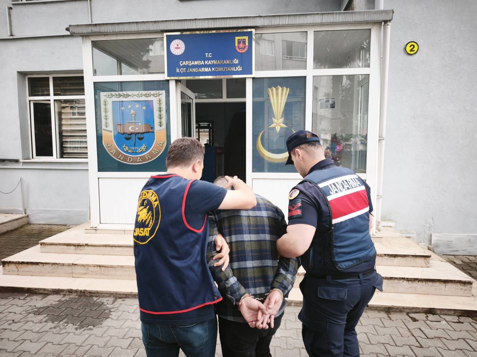 aa-20260619-41720771-41720770-samsunda-16-yil-3-ay-hapis-cezasi-bulunan-hukumlu-yakalandi.jpg