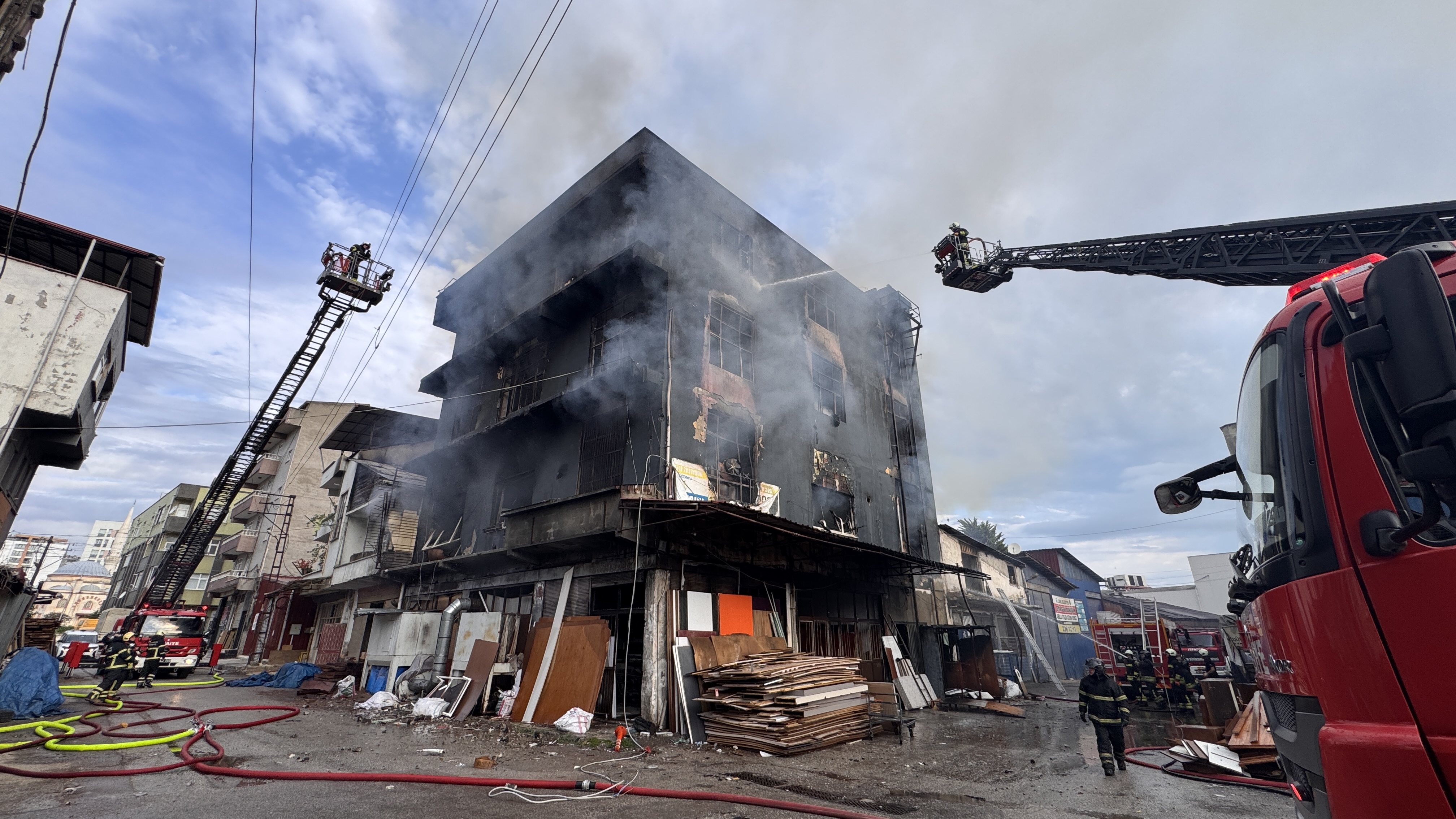 aa-20260620-41728547-41728534-samsunda-mobilya-imalathanesinde-cikan-yangin-sonduruldu.jpg