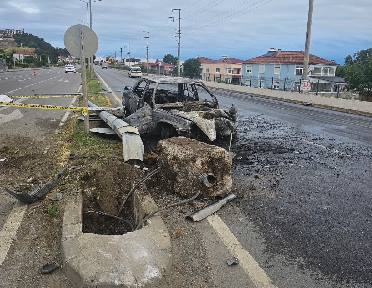 aa-20260620-41728588-41728587-samsunda-aydinlatma-diregine-carpan-otomobildeki-1-kisi-oldu-1-kisi-yaralandi.jpg