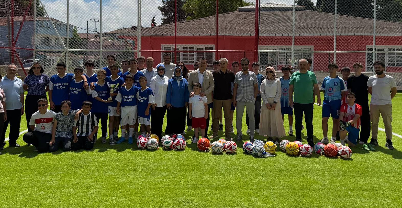 aa-20260622-41748907-41748905-alacamda-ortaokullar-arasi-futbol-turnuvasi-tamamladi.jpg