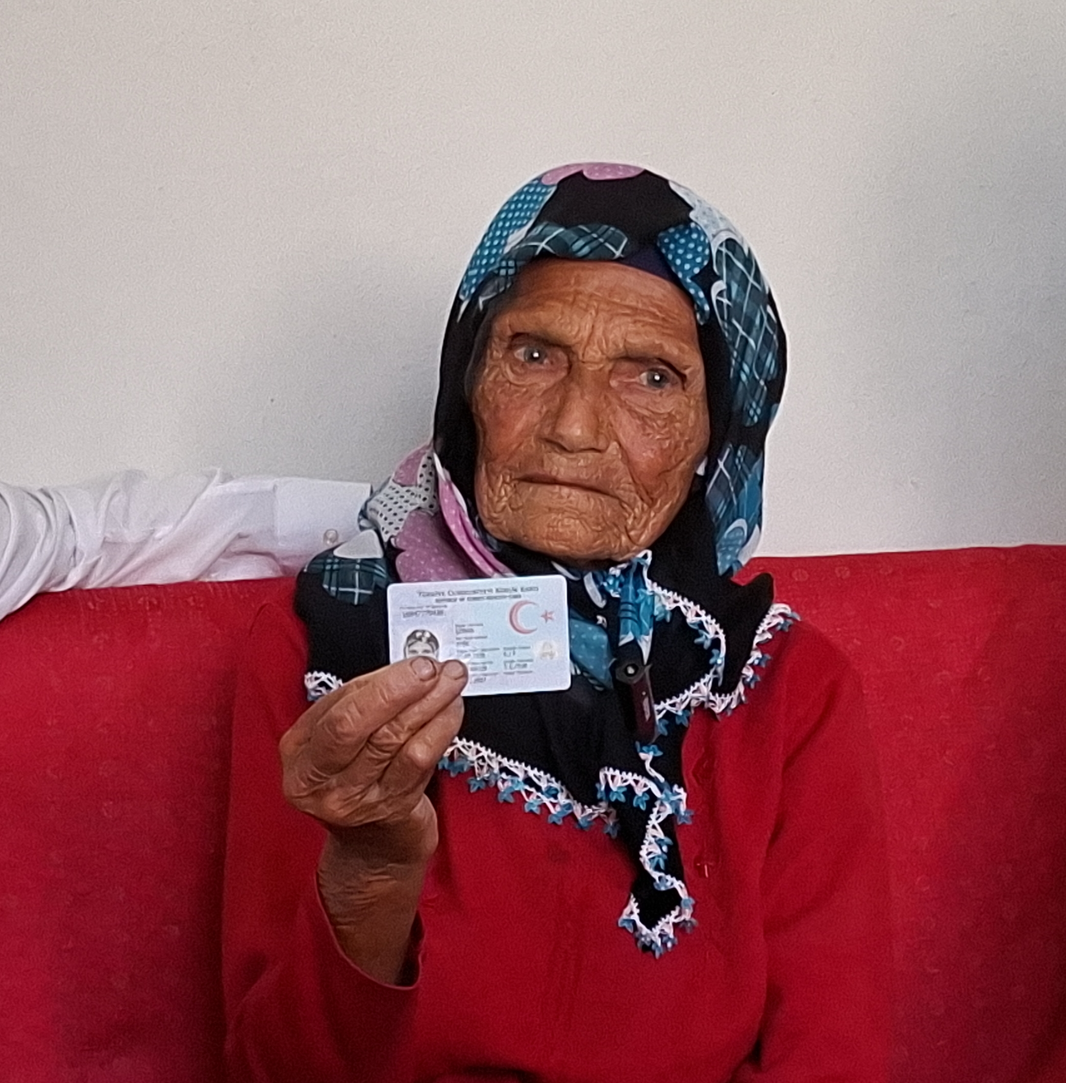 aa-20260702-41849109-41849106-samsunda-101-yasina-giren-kadina-surpriz-dogum-gunu-kutlamasi.jpg