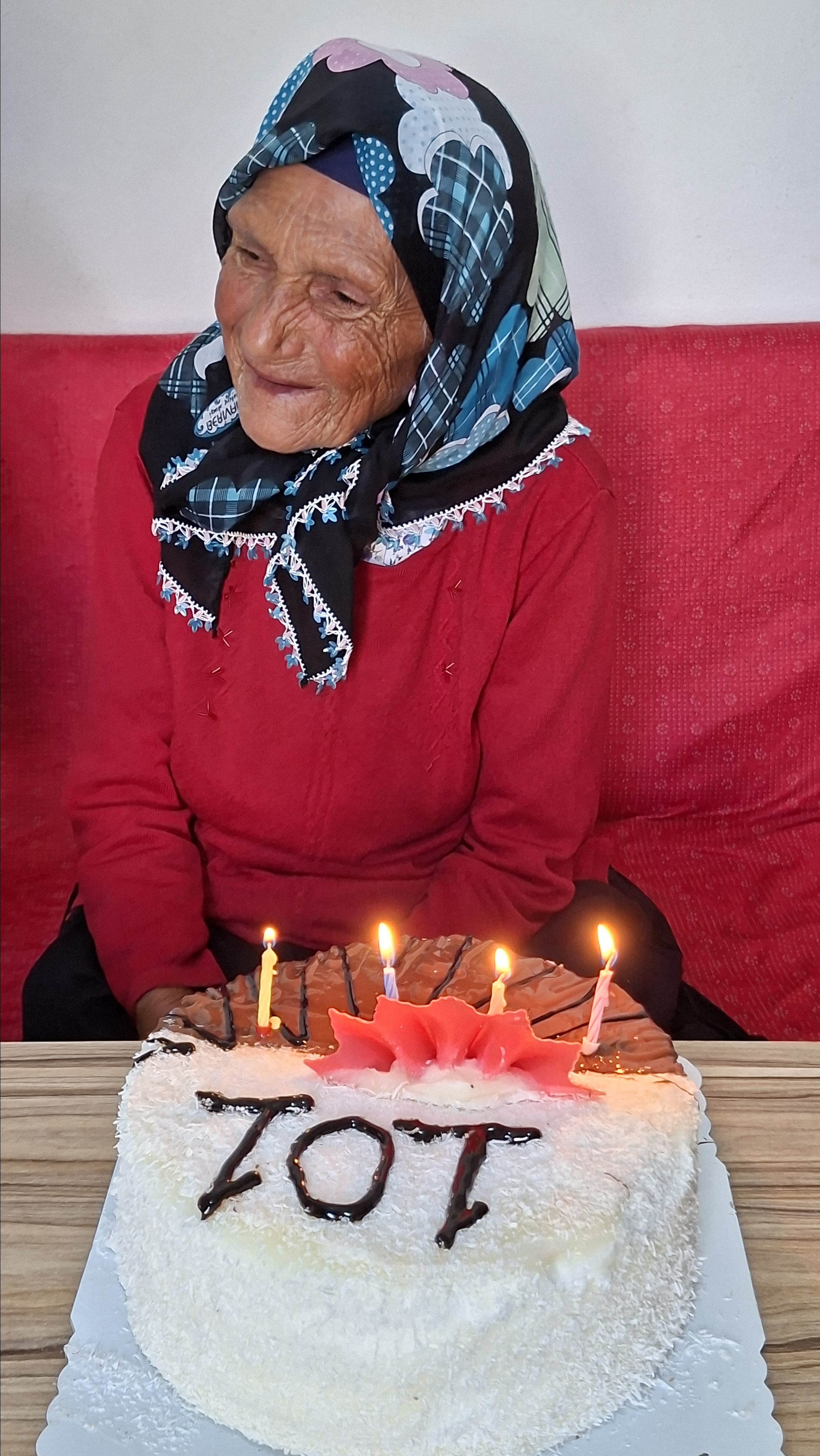 aa-20260702-41849109-41849108-samsunda-101-yasina-giren-kadina-surpriz-dogum-gunu-kutlamasi.jpg