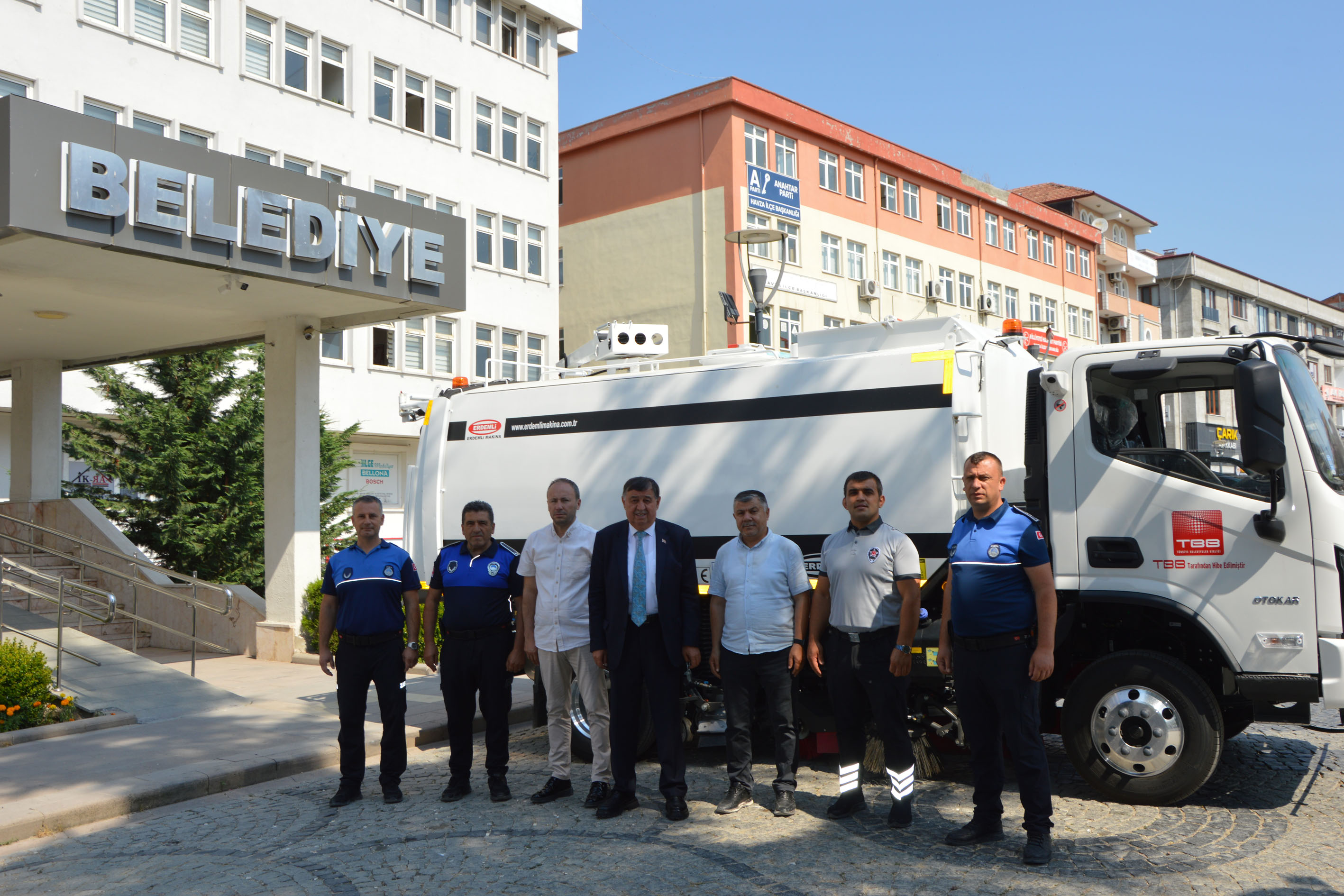aa-20260703-41859906-41859905-turkiye-belediyeler-birligince-havzaya-hibe-edilen-yol-supurme-araci-hizmete-girdi.jpg