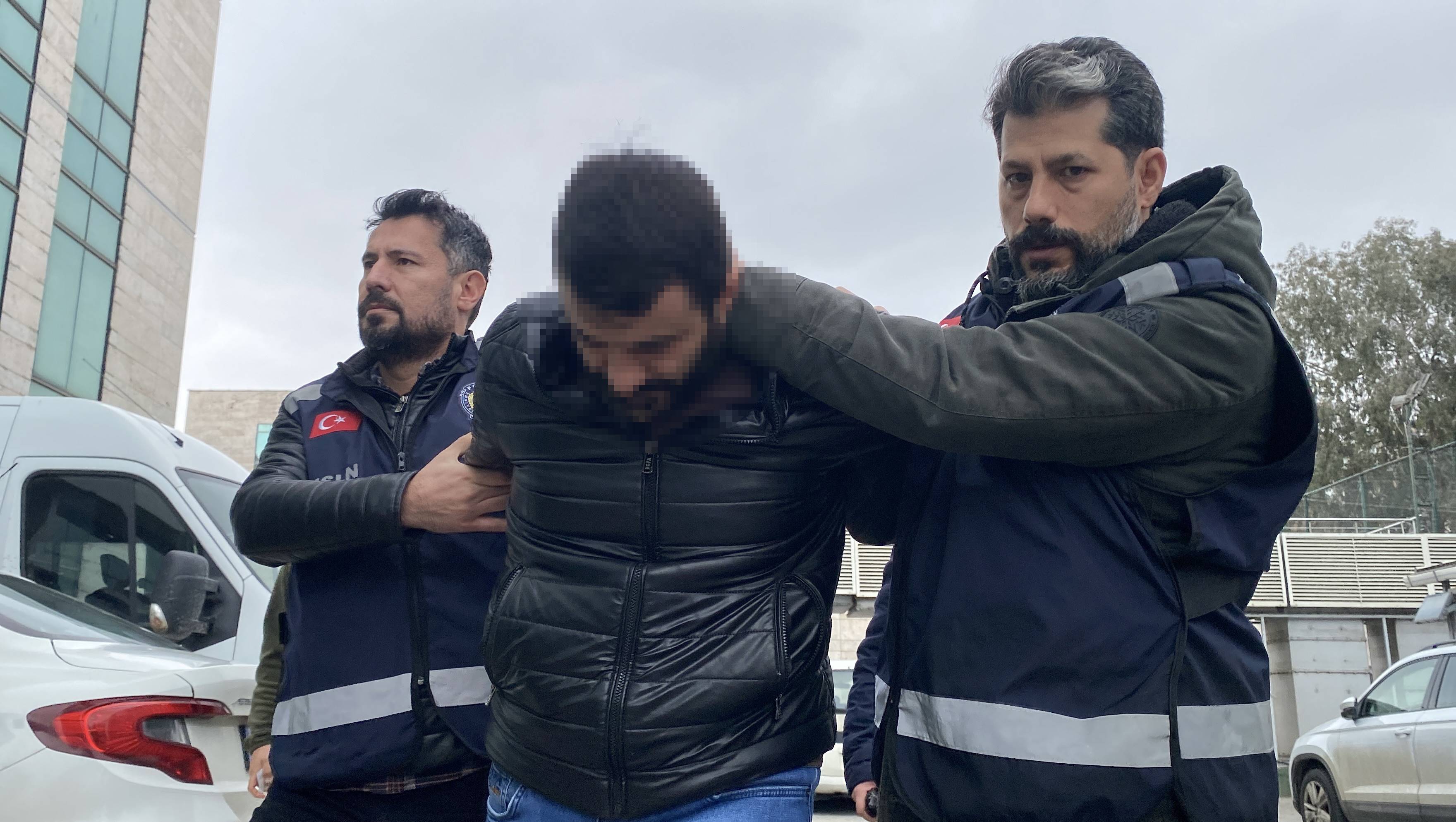 eski-esini-rahatsiz-ettigini-one-surdugu-1393155-413803.jpg