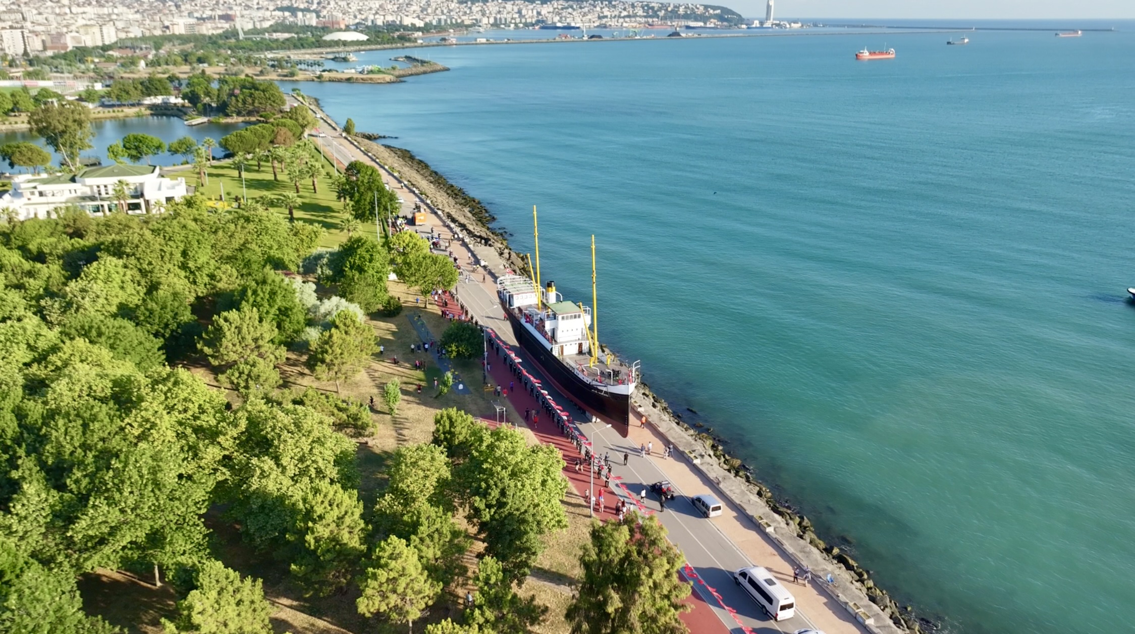 aa-20260712-41956336-41956333-bandirma-gemi-muzesi-karadan-yurutulerek-istiklal-meydanina-tasindi.jpg