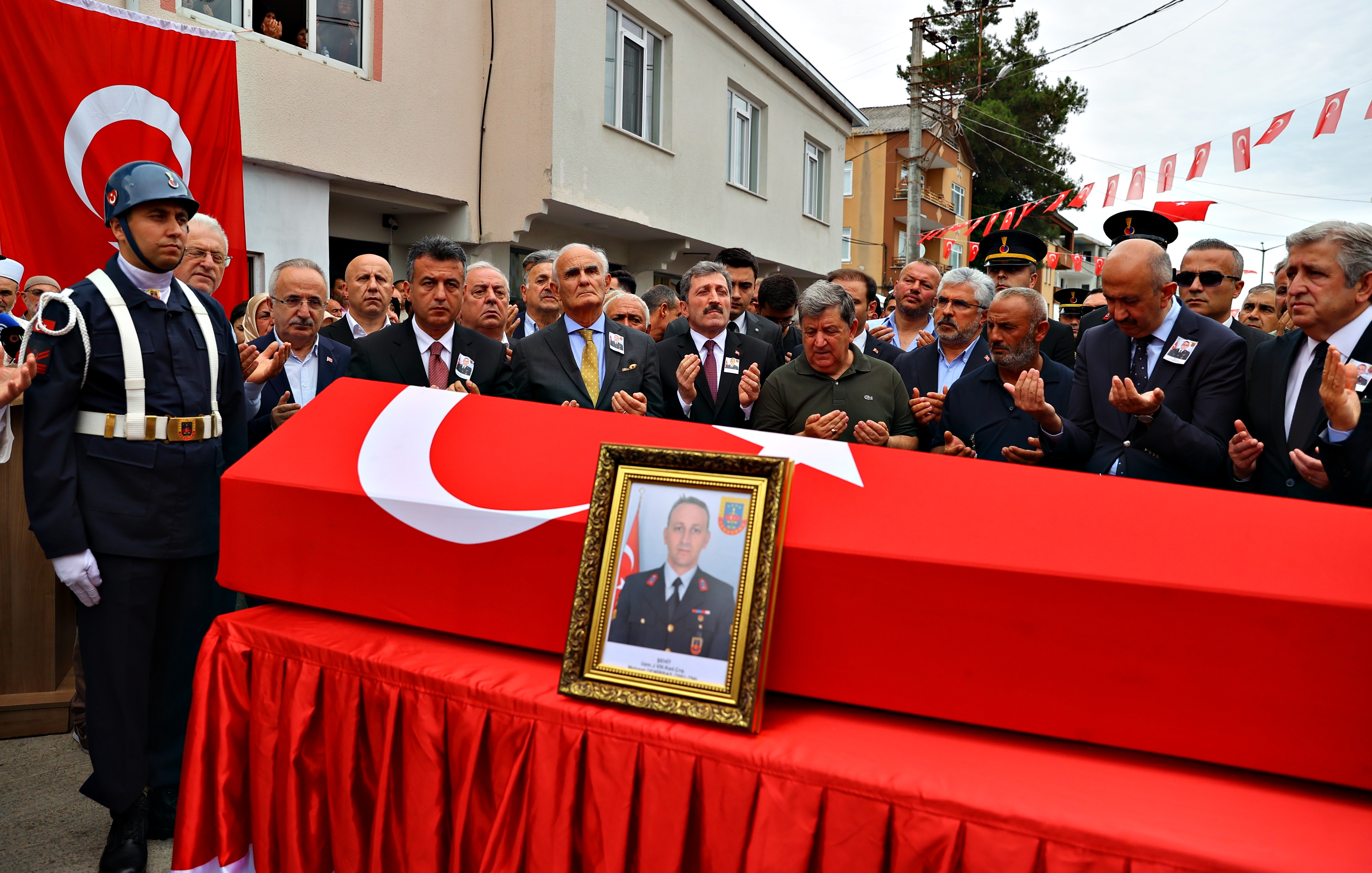 aa-20260712-41957760-41957752-sehit-jandarma-uzman-cavus-mehmet-demirbas-samsunda-son-yolculuguna-ugurlandi.jpg