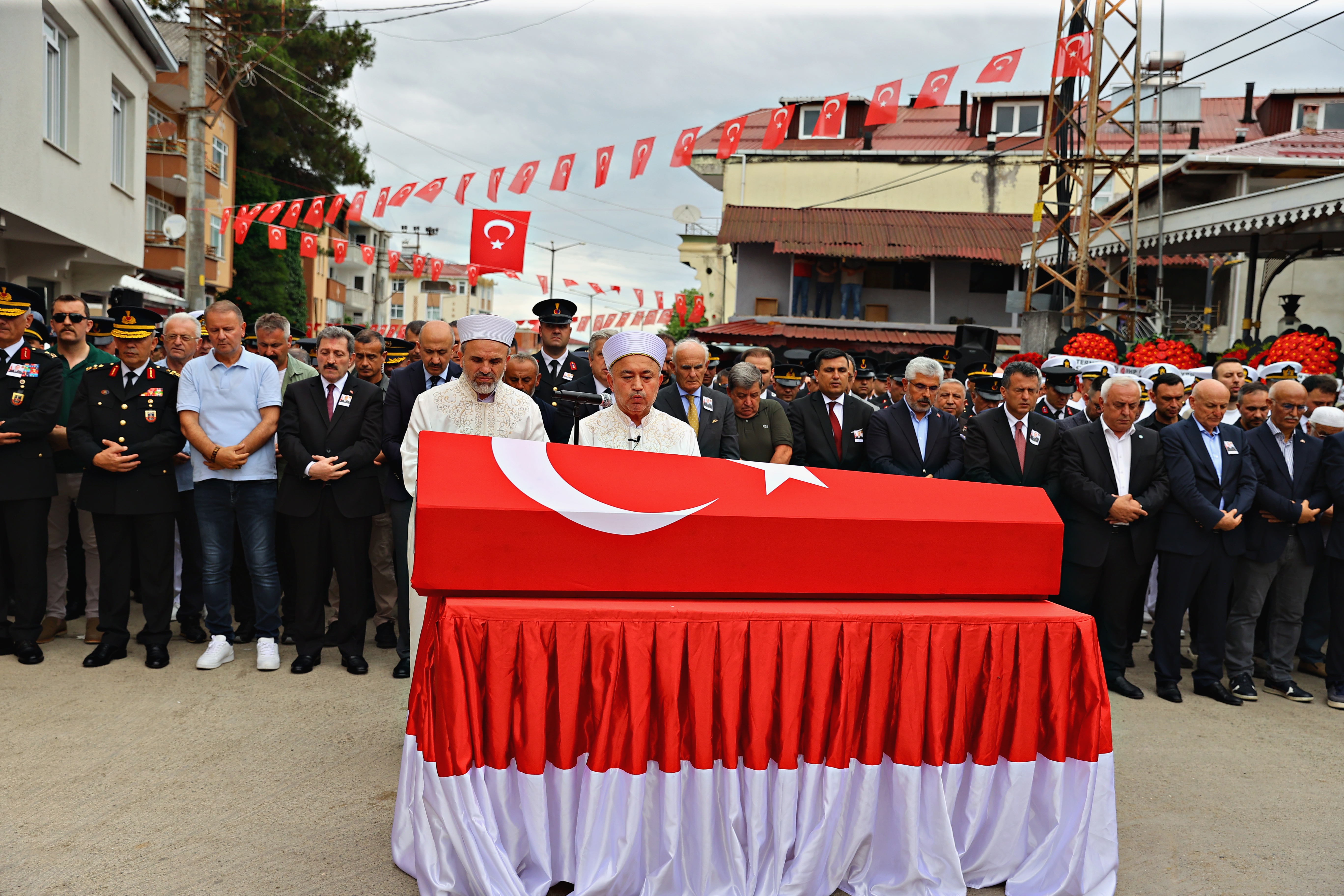 aa-20260712-41957760-41957753-sehit-jandarma-uzman-cavus-mehmet-demirbas-samsunda-son-yolculuguna-ugurlandi.jpg