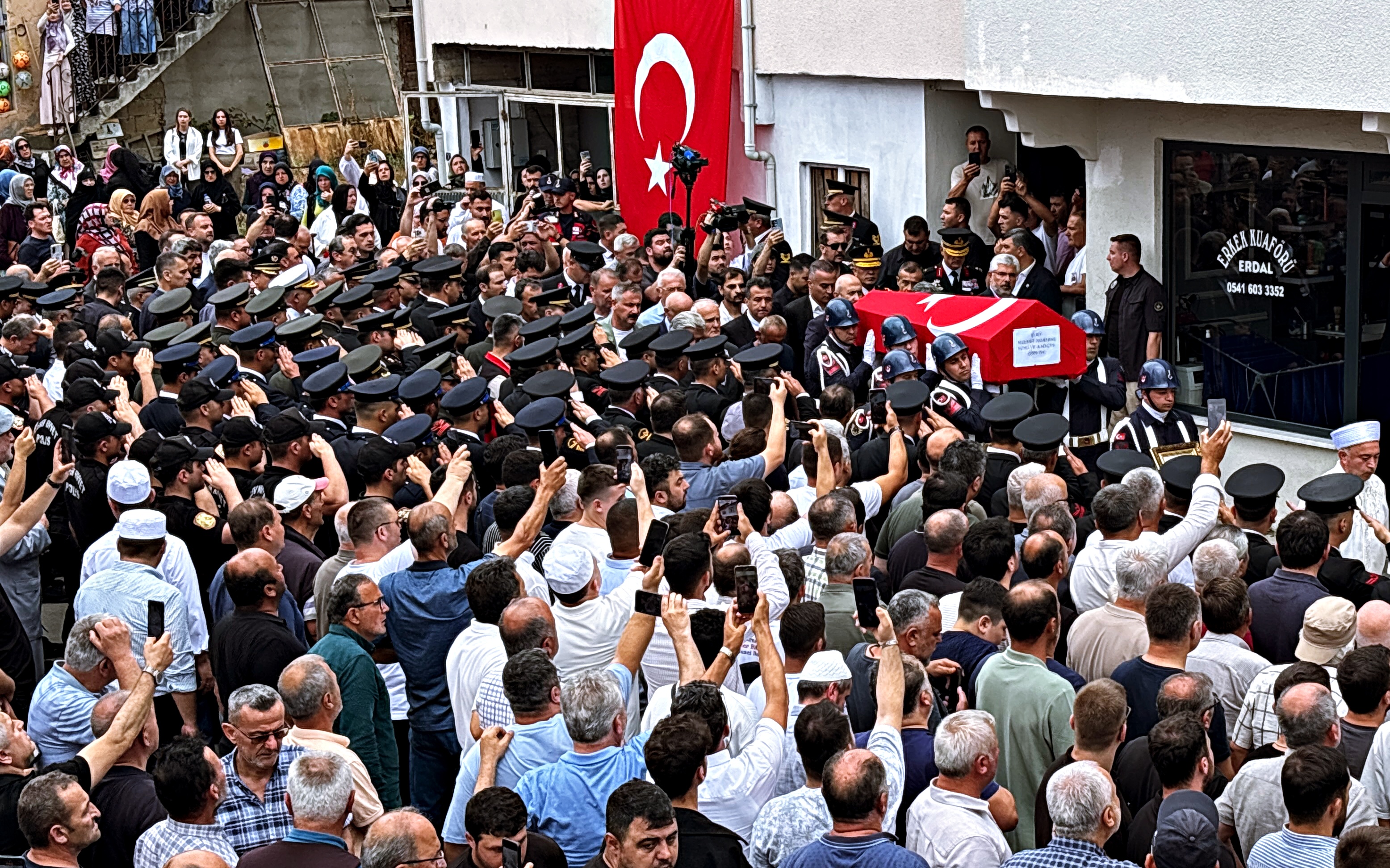 aa-20260712-41957760-41957754-sehit-jandarma-uzman-cavus-mehmet-demirbas-samsunda-son-yolculuguna-ugurlandi.jpg