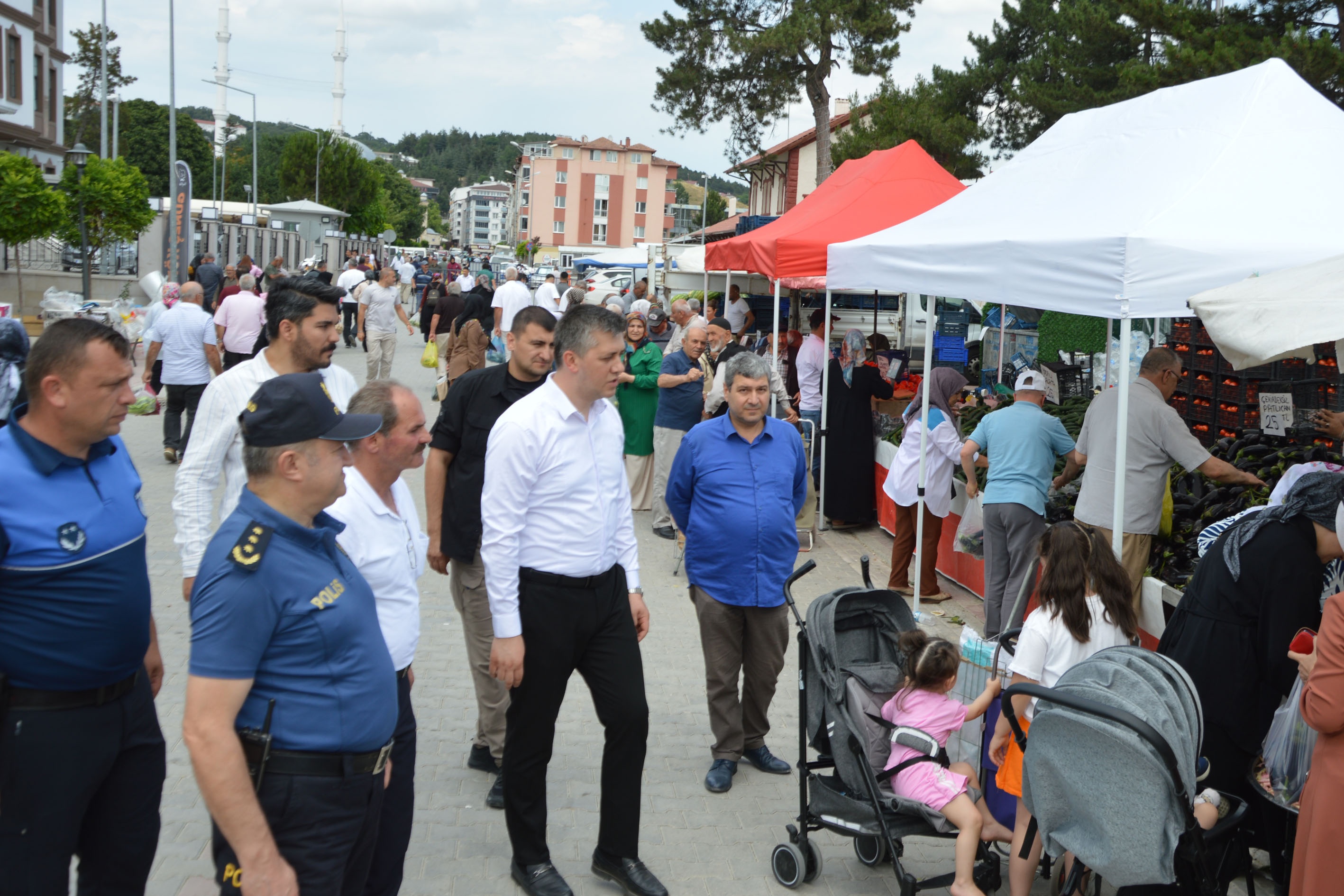 aa-20260714-41972687-41972685-havza-kaymakami-serin-esnaf-ve-vatandaslarla-bulustu.jpg