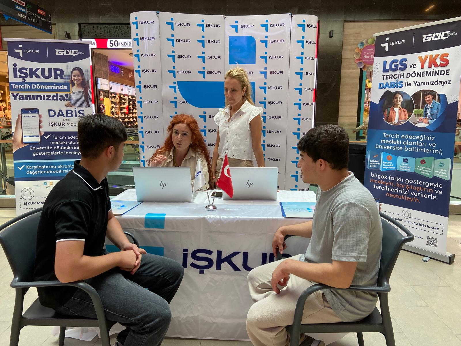 aa-20260723-42046767-42046766-iskur-ogrencilere-dabis-ile-kariyer-rehberligi-yapiyor.jpg