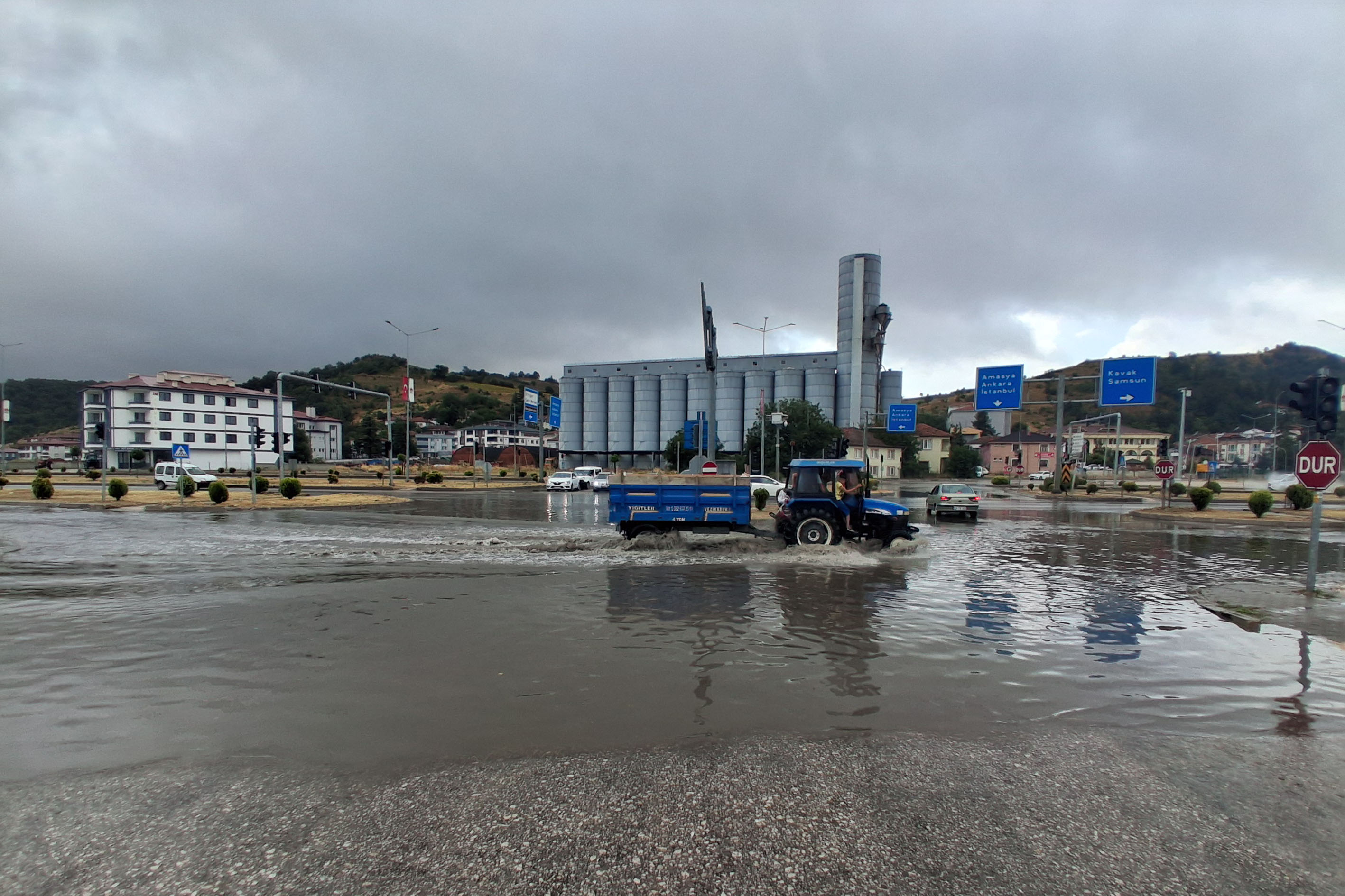 aa-20260723-42050944-42050940-samsunun-havza-ilcesinde-saganak-ve-ruzgar-etkili-oldu.jpg