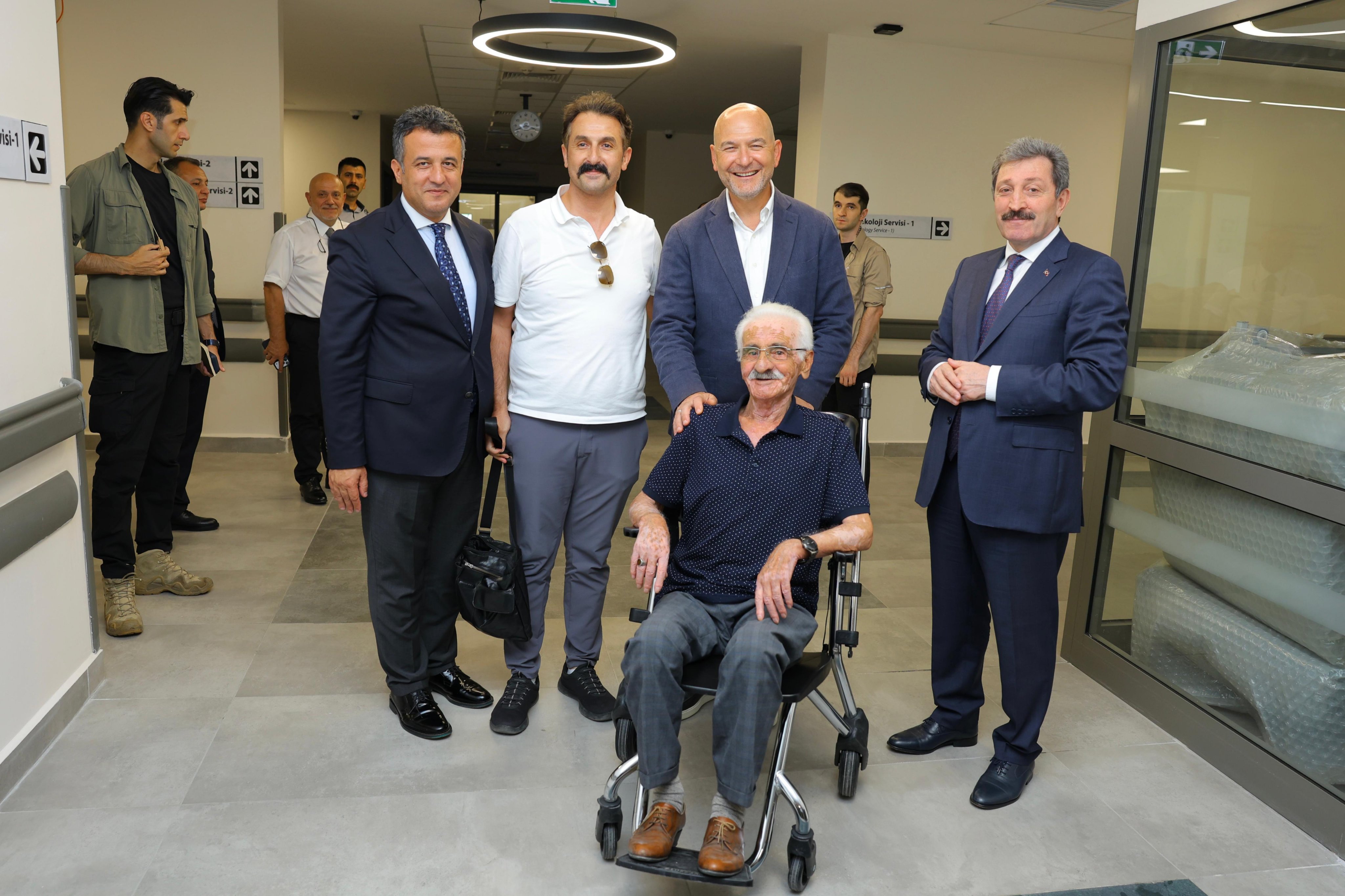 houfor7wgaaipdr.jpg
