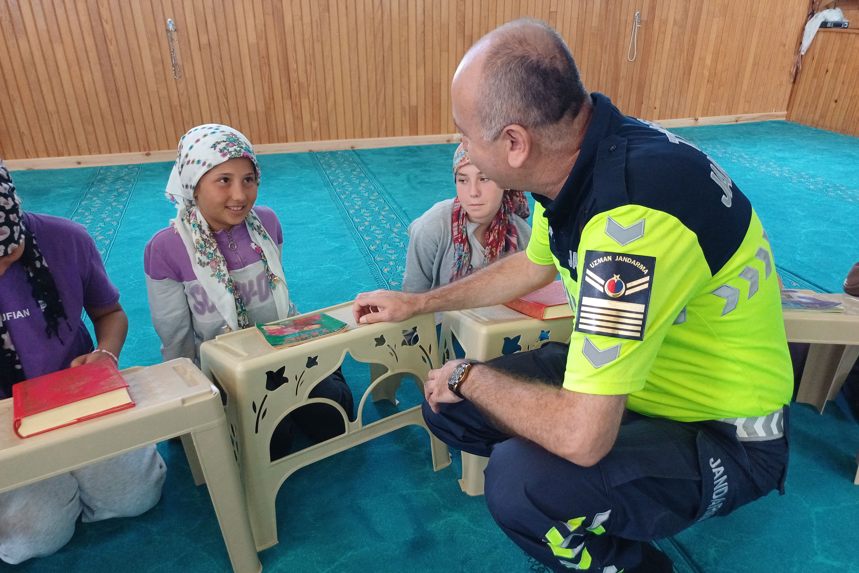 aa-20260807-42160548-42160547-havzada-jandarma-ekipleri-kuran-kursu-ogrencilerine-trafik-egitimi-verdi.jpg