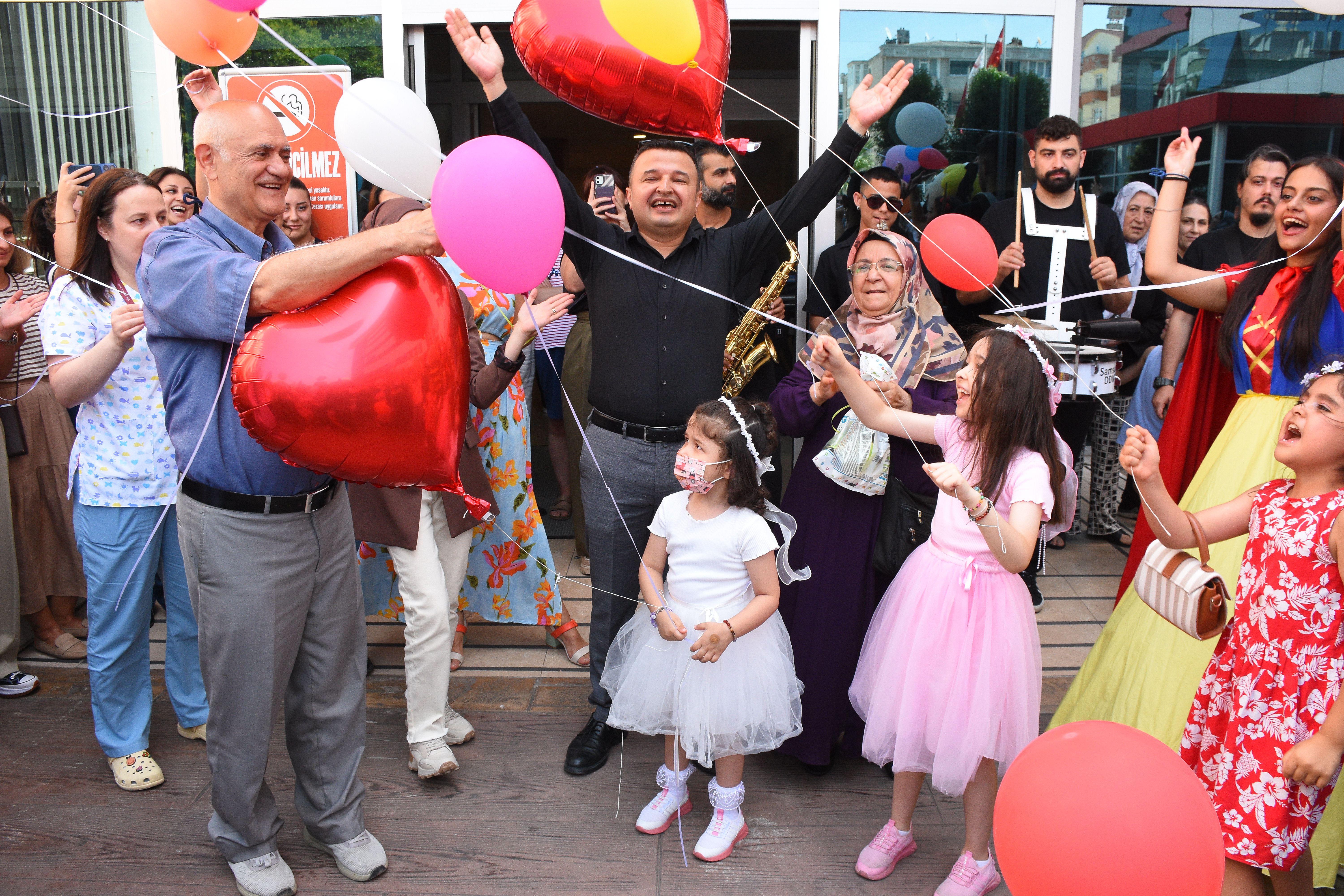 aa-20260819-42249286-42249281-losemiyi-yenen-5-yasindaki-berra-dogum-gununde-taburcu-edildi.jpg
