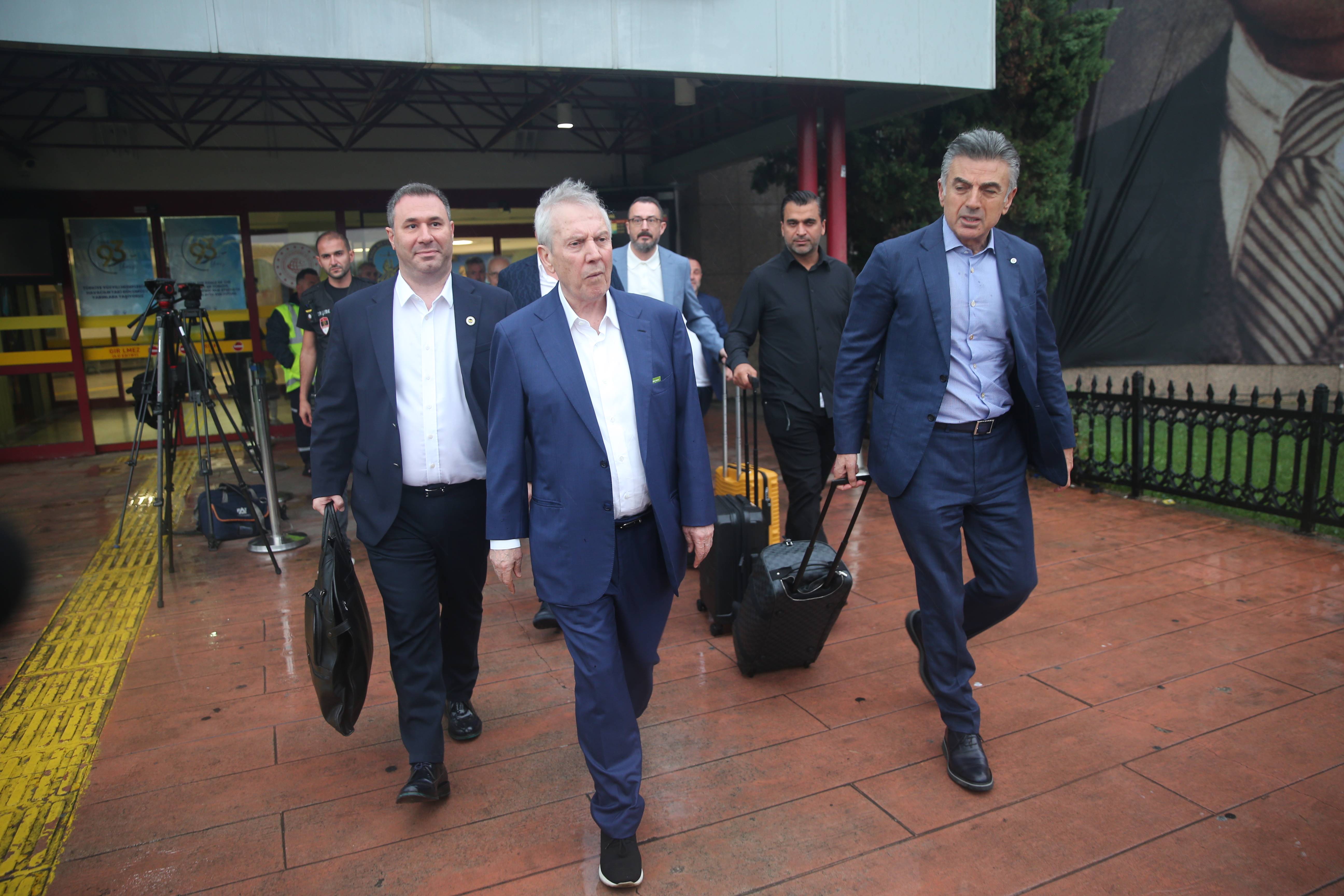 aa-20260829-42336334-42336332-fenerbahce-kafilesi-samsuna-geldi.jpg