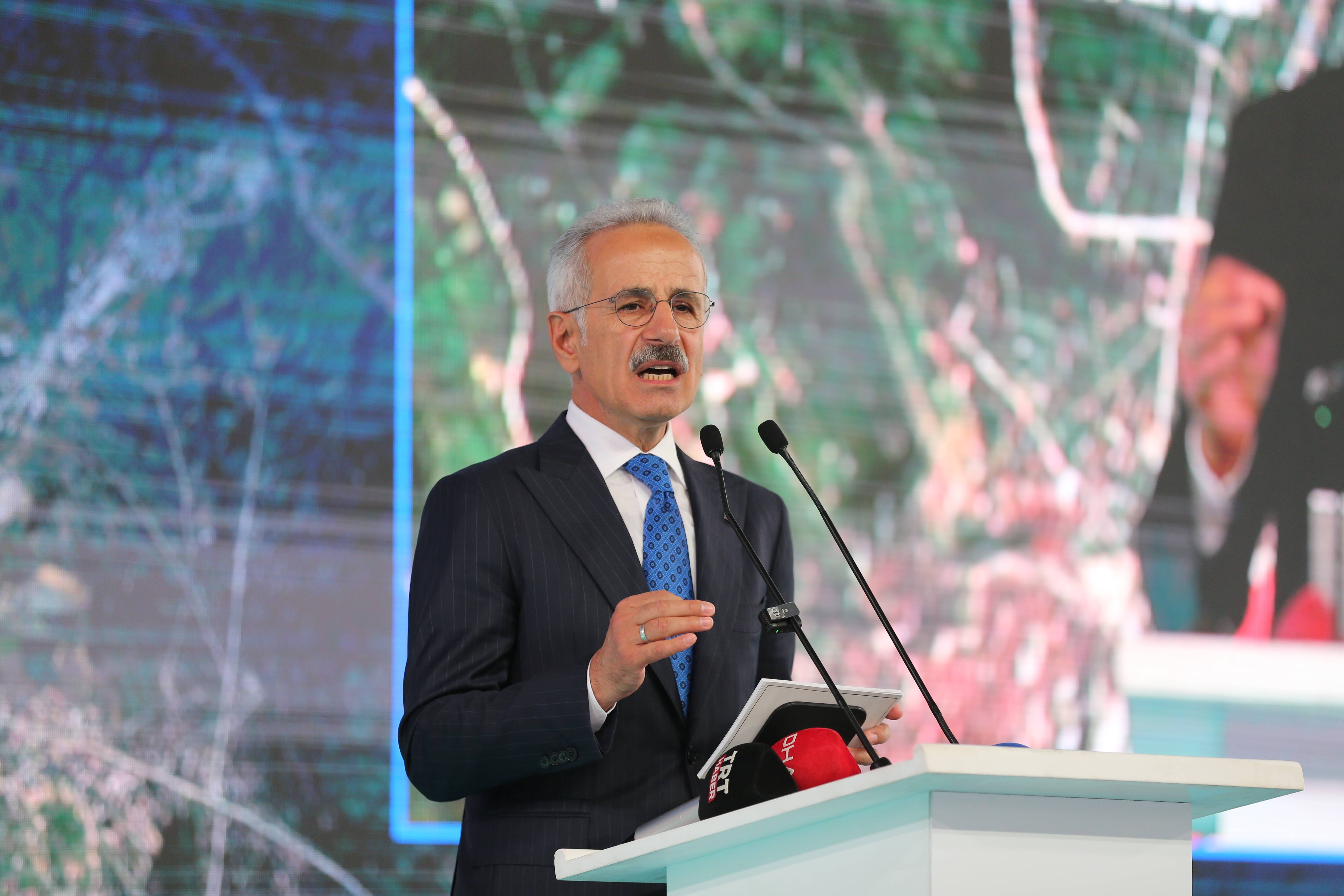 aa-20260903-42378472-42378462-bakan-uraloglu-samsun-sehir-hastanesi-tramvay-hatti-temel-atma-toreninde-konustu.jpg