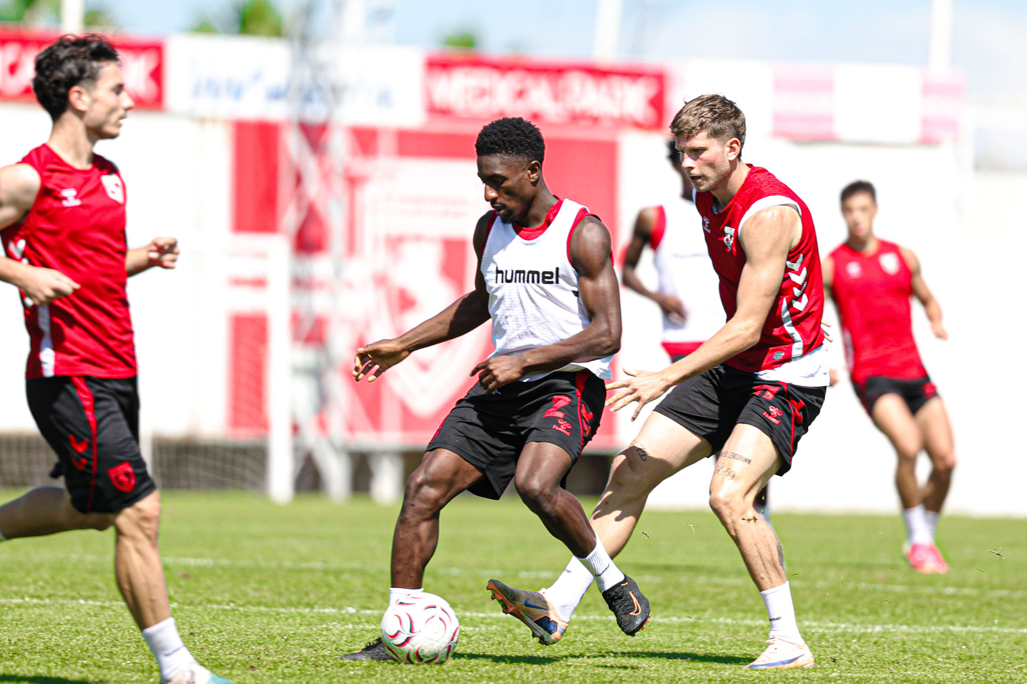 aa-20260910-42435641-42435637-samsunspor-arca-corum-fk-macinin-hazirliklarina-devam-etti.jpg