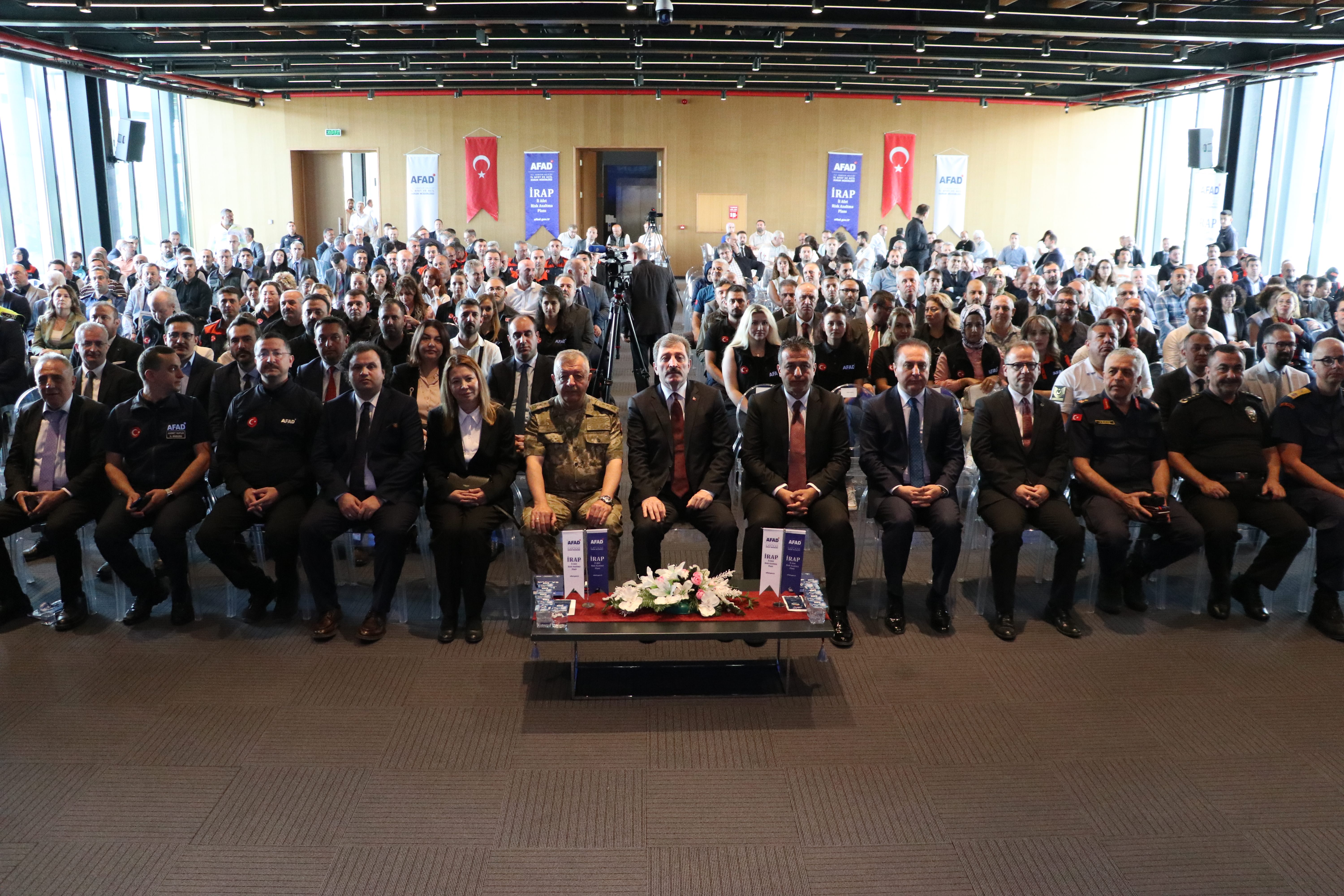aa-20260915-42474749-42474740-samsunda-il-afet-risk-azaltma-plani-bilgilendirme-toplantisi-yapildi.jpg