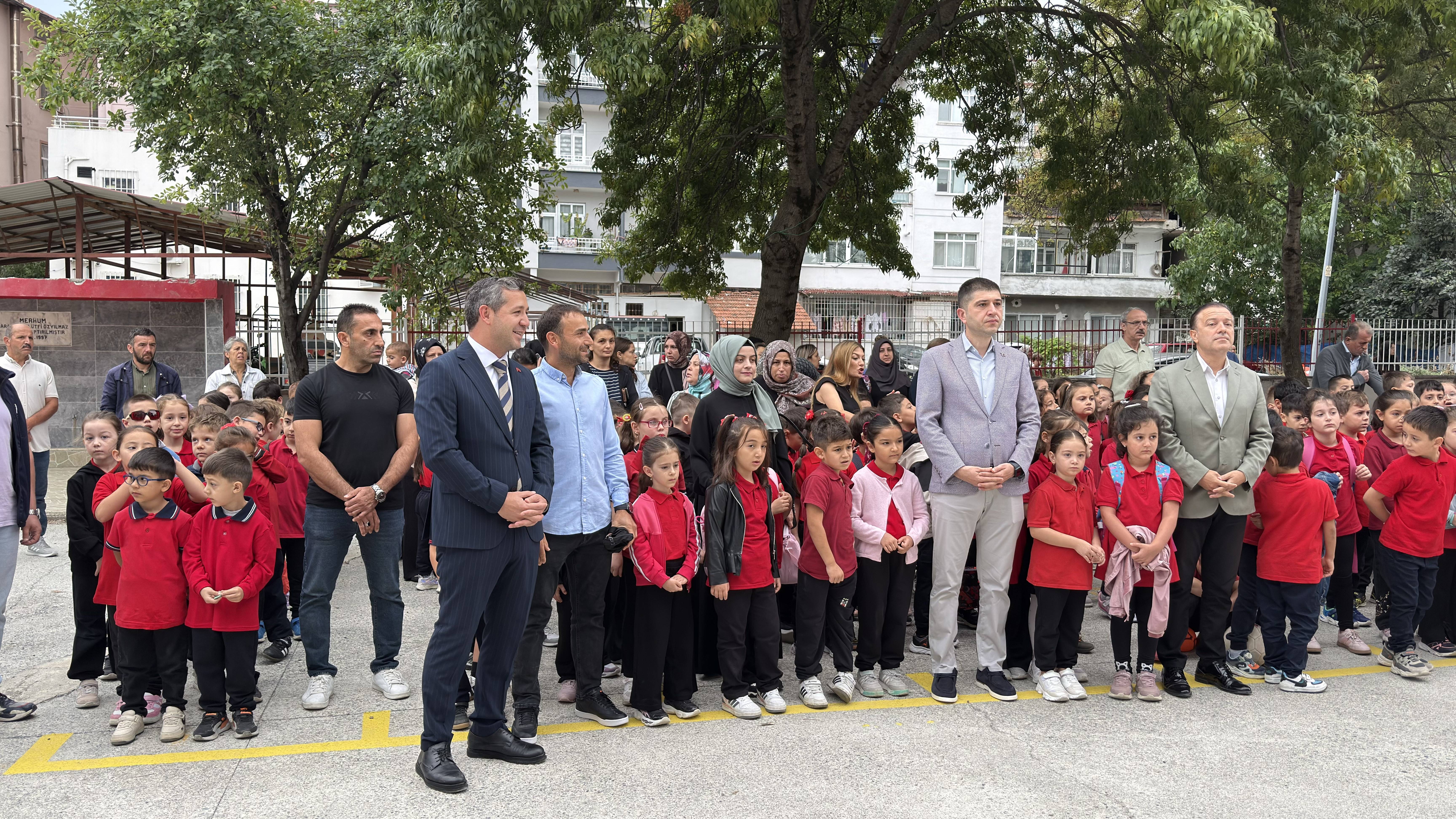 aa-20260916-42482490-42482488-sehit-kizi-zeynepi-okula-jandarma-ekipleri-goturdu.jpg