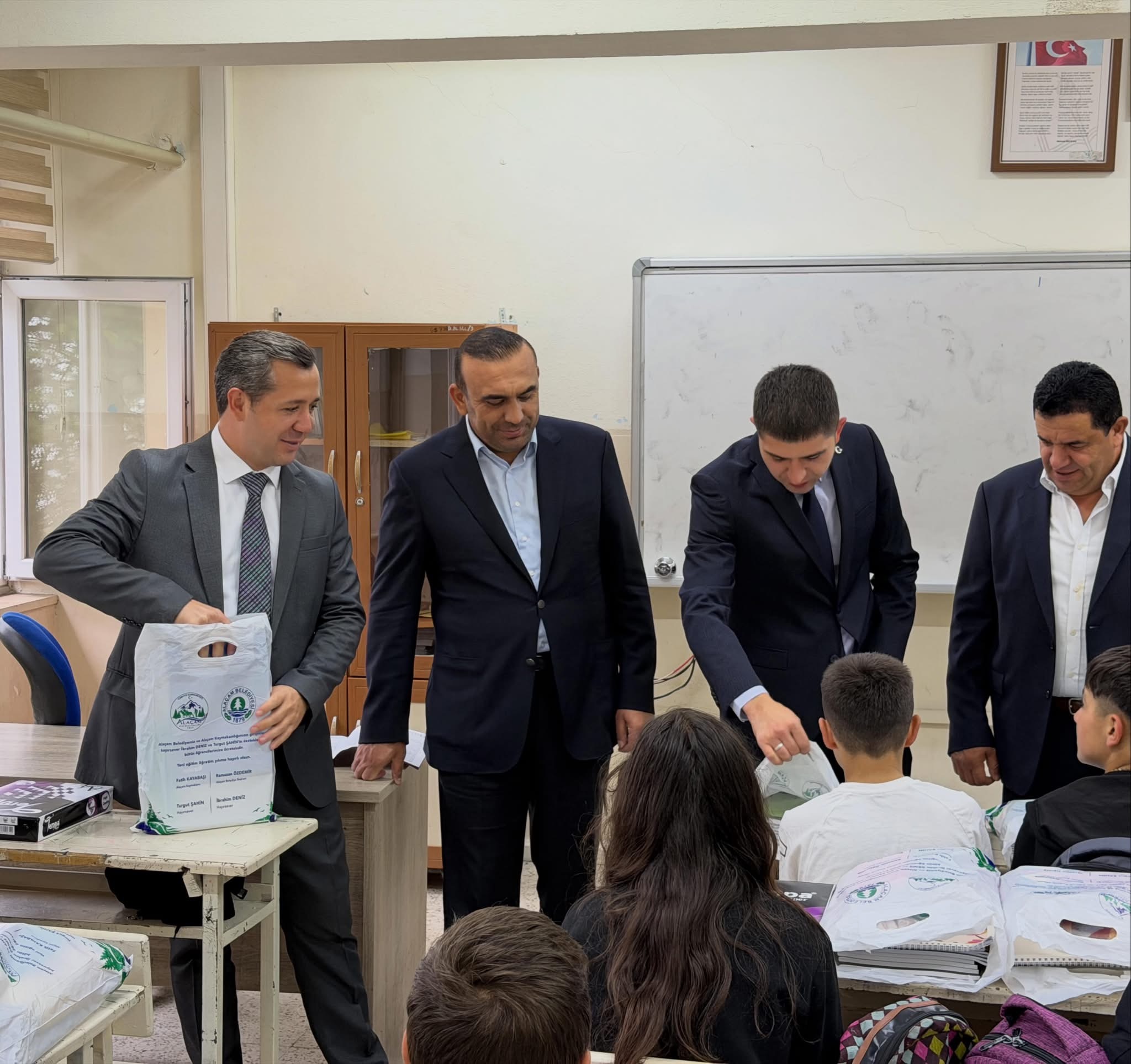 aa-20260918-42504802-42504799-alacamda-1775-ogrenciye-kirtasiye-destegi.jpg
