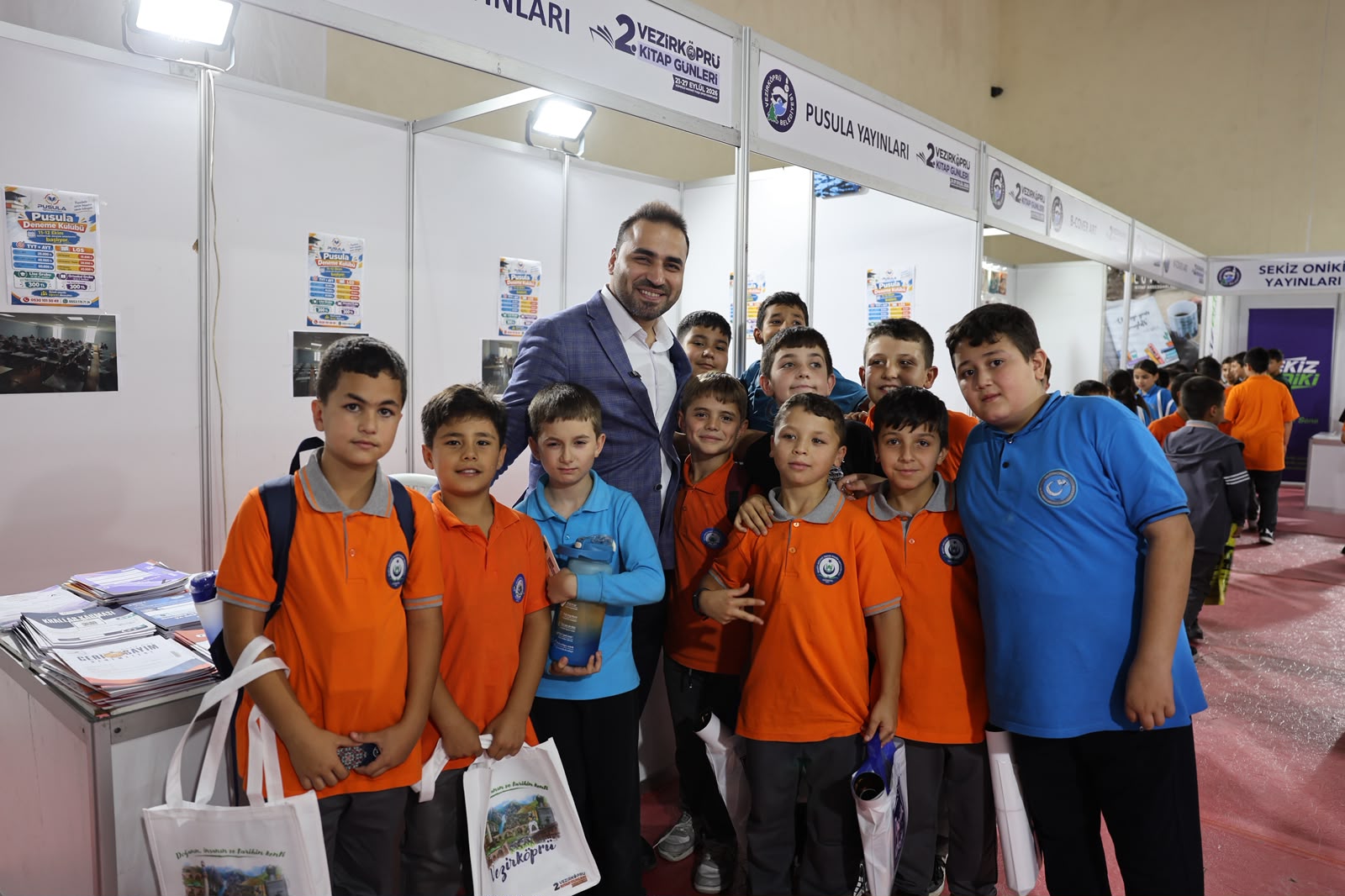 aa-20260923-42550848-42550847-vezirkoprude-kitap-gunleri-devam-ediyor.jpg