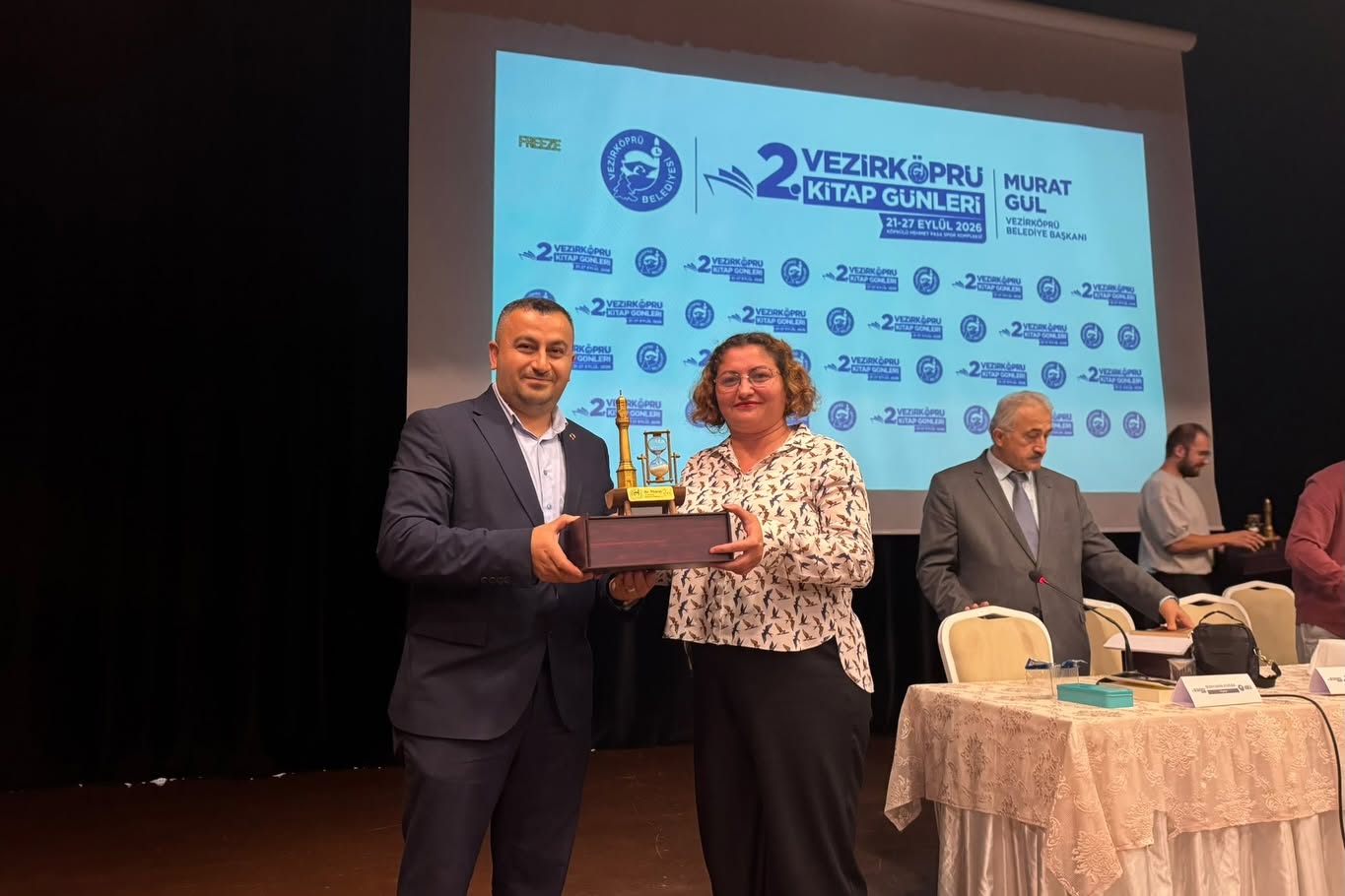 aa-20260926-42576389-42576386-vezirkoprude-yazarlar-kitapseverlerle-bulustu.jpg