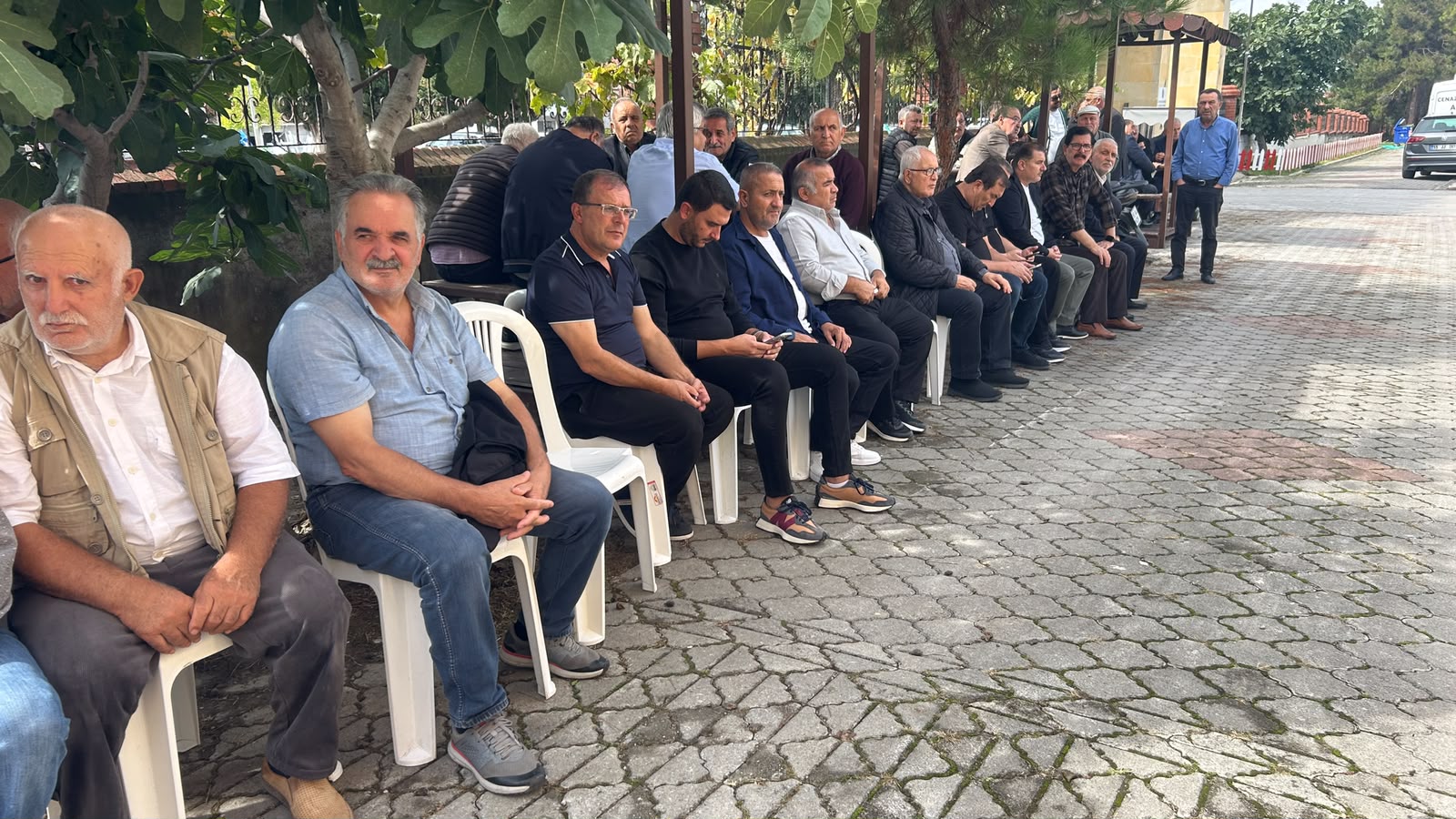 aa-20260926-42577740-42577738-eski-bafra-belediye-baskani-hasan-aslan-kabri-basinda-anildi.jpg