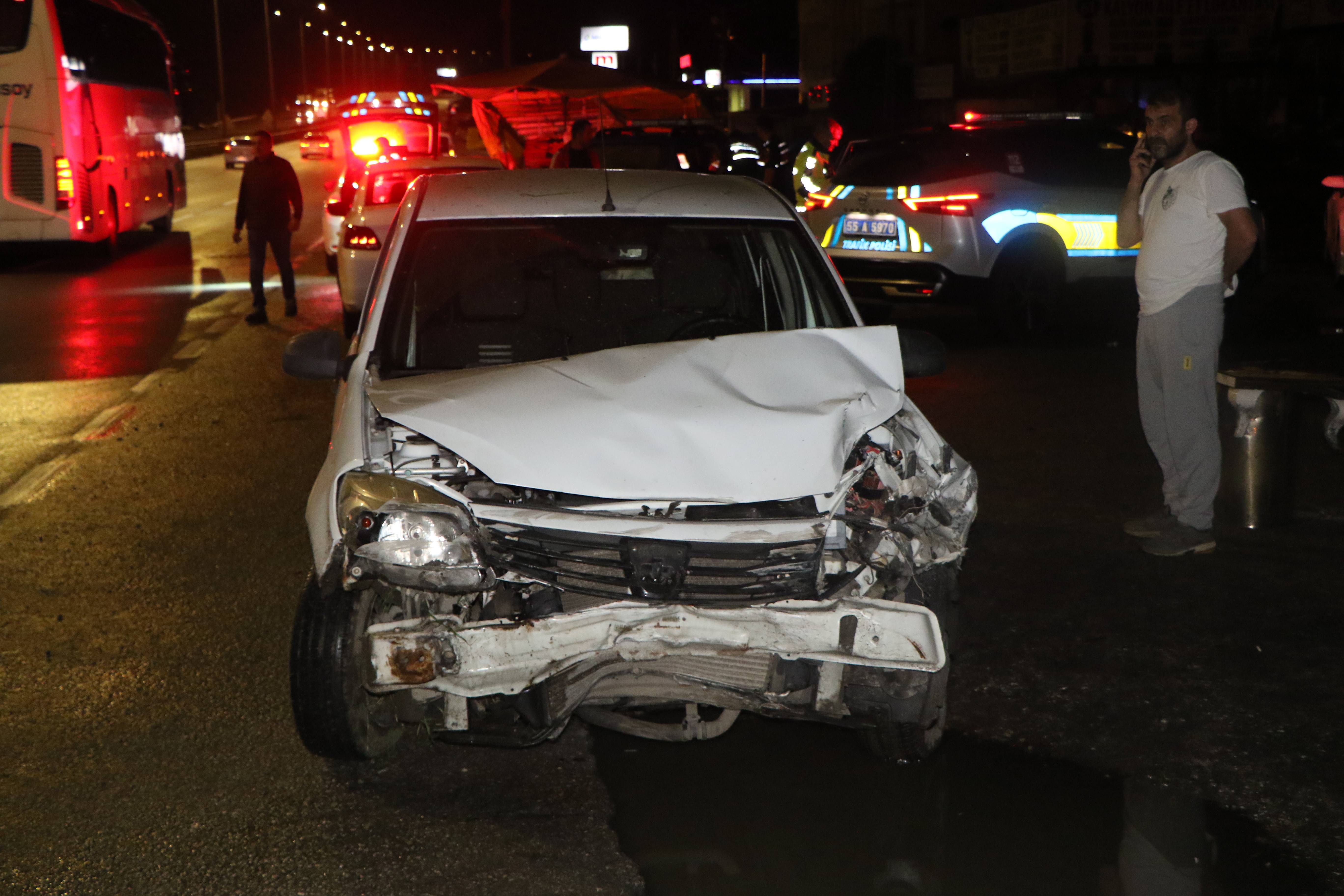 samsunda-otomobil-kamyonete-arkadan-car-1524641-453609.jpg