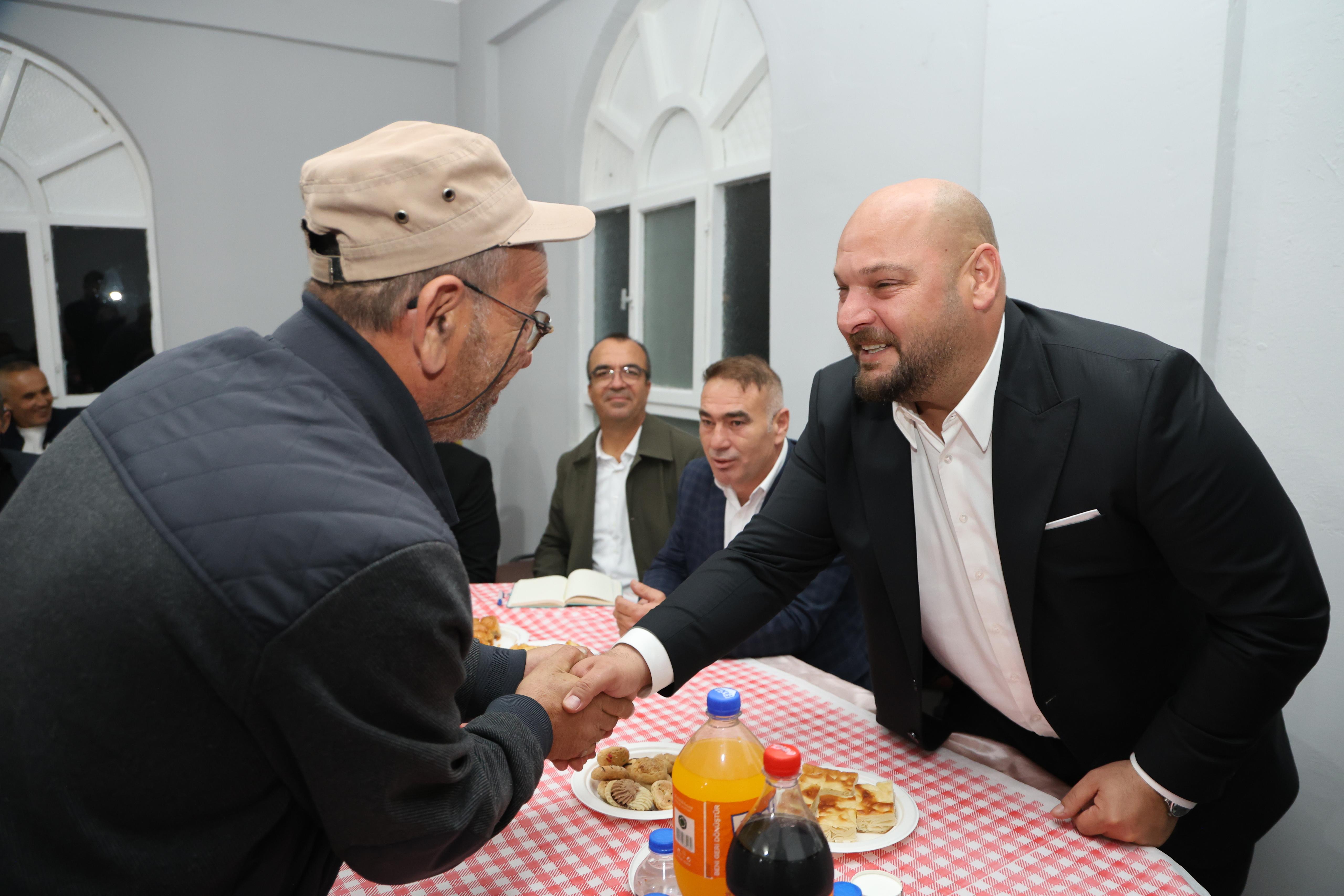 baskan-turkel-kamalida-vatandaslarla-bulustu-14.jpeg