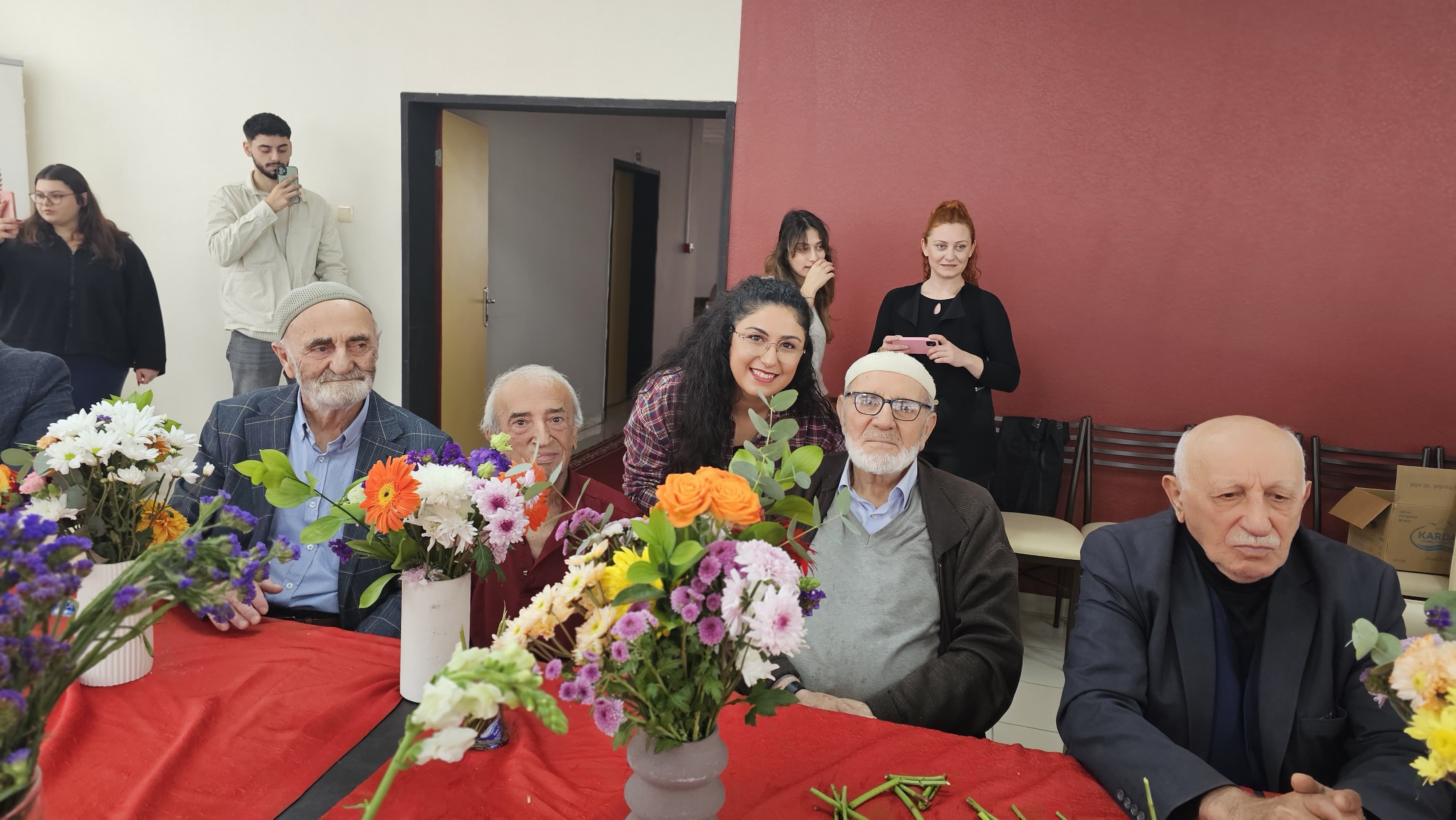 aa-20261019-42802770-42802768-samsunda-huzurevi-sakinlerine-cicek-terapisi-duzenlendi.jpg