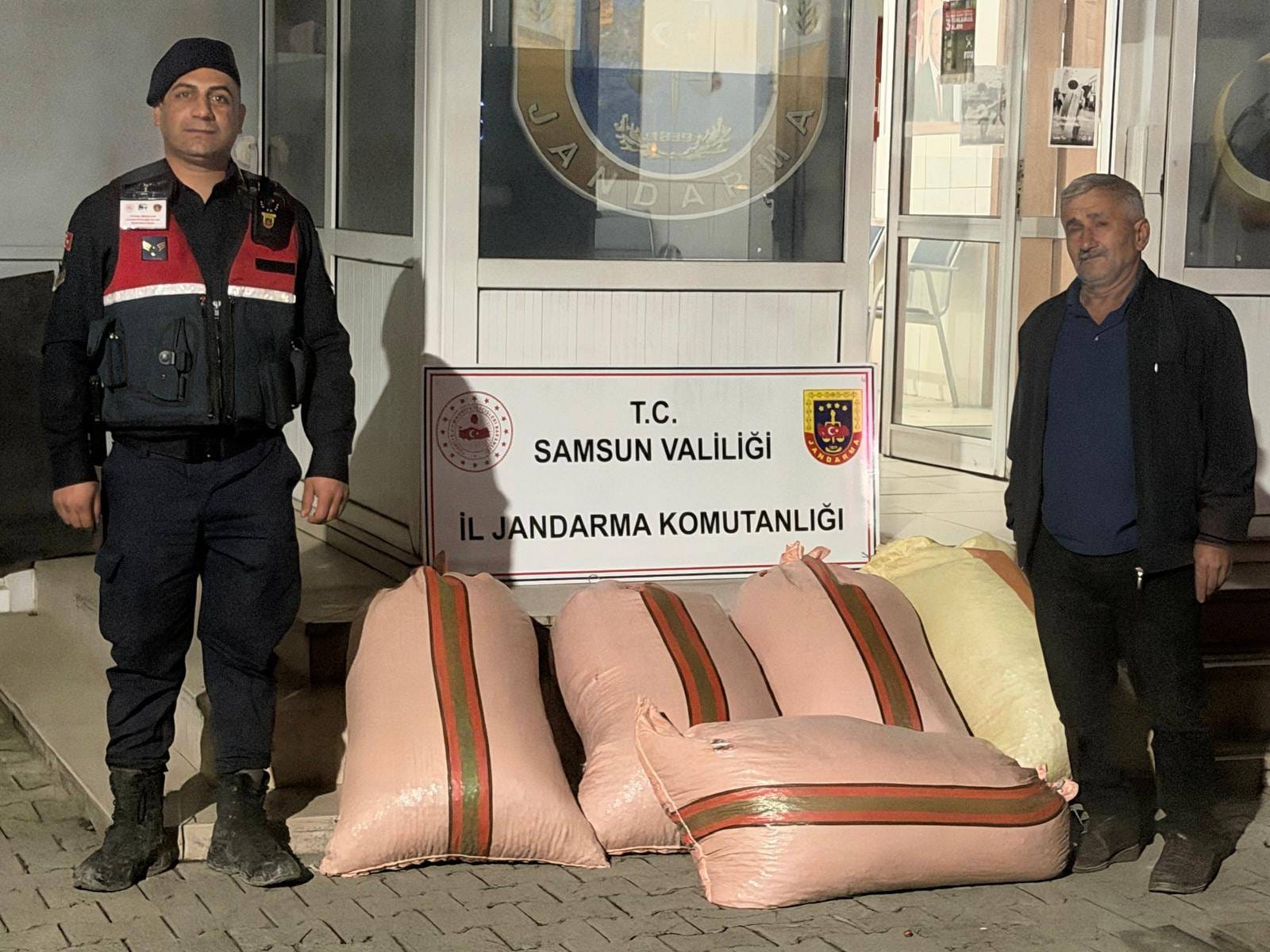 aa-20261021-42821552-42821550-samsunda-findik-dolandiriciligi-iddiasiyla-2-supheli-yakalandi.jpg
