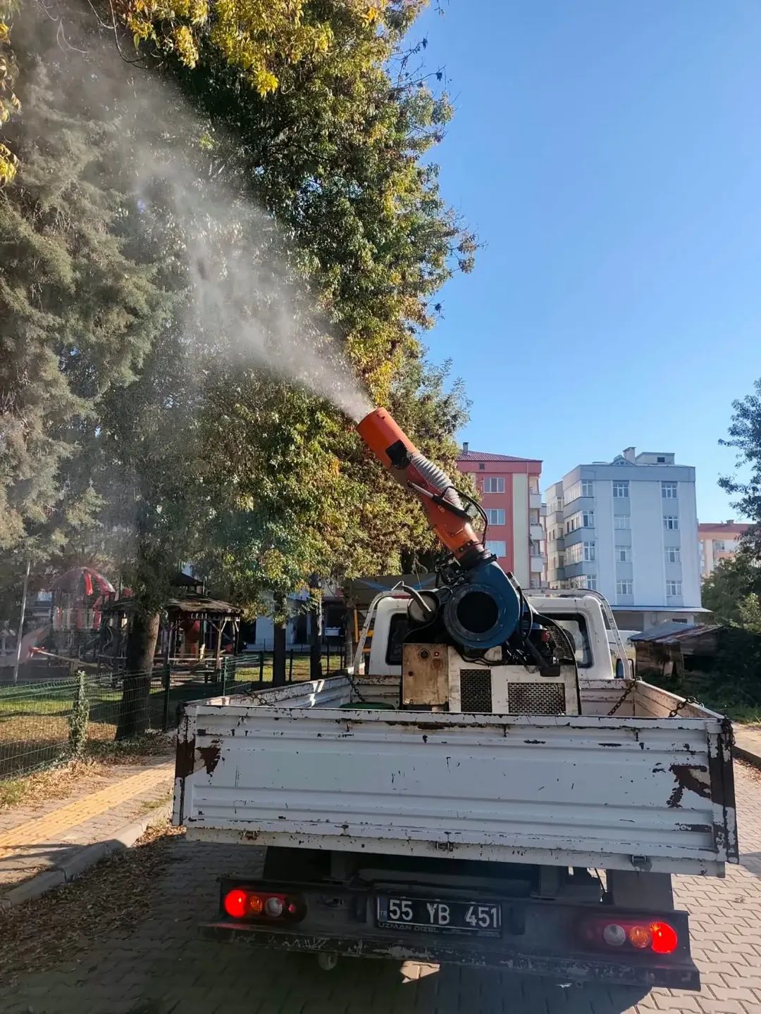aa-20261022-42828810-42828809-19-mayis-belediyesinden-kahverengi-kokarca-zararlisina-karsi-mucadele-calismasi.jpg