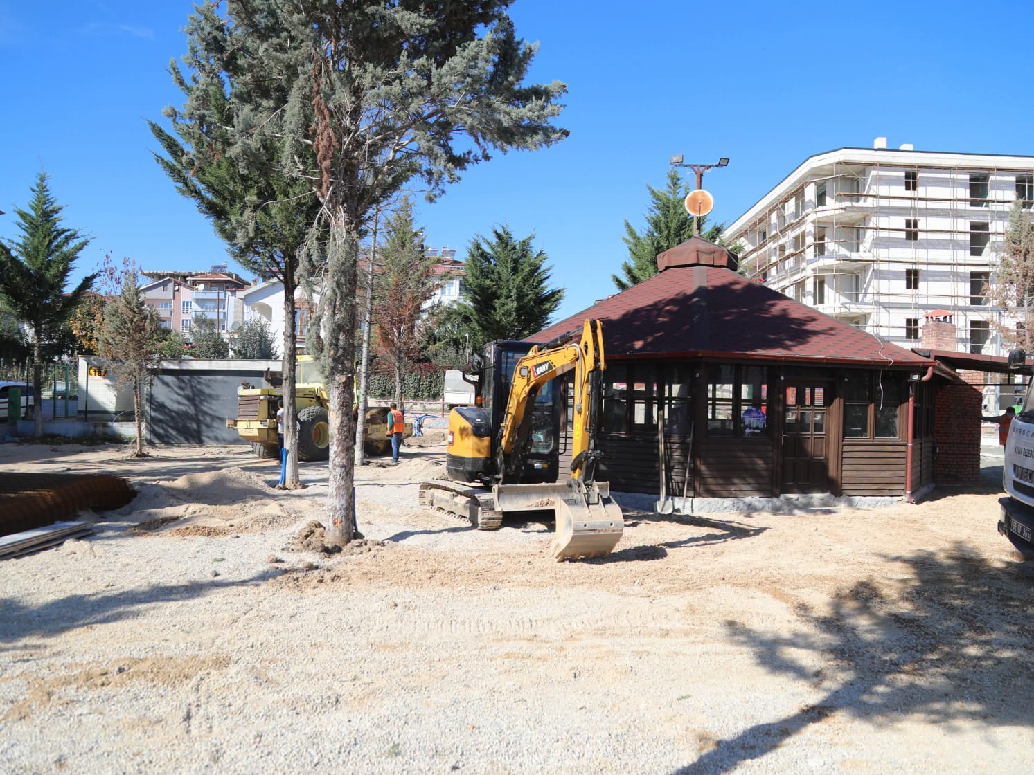 aa-20261023-42844243-42844239-kavak-belediyesi-park-ve-cevre-duzenleme-calismalarini-surduruyor.jpg