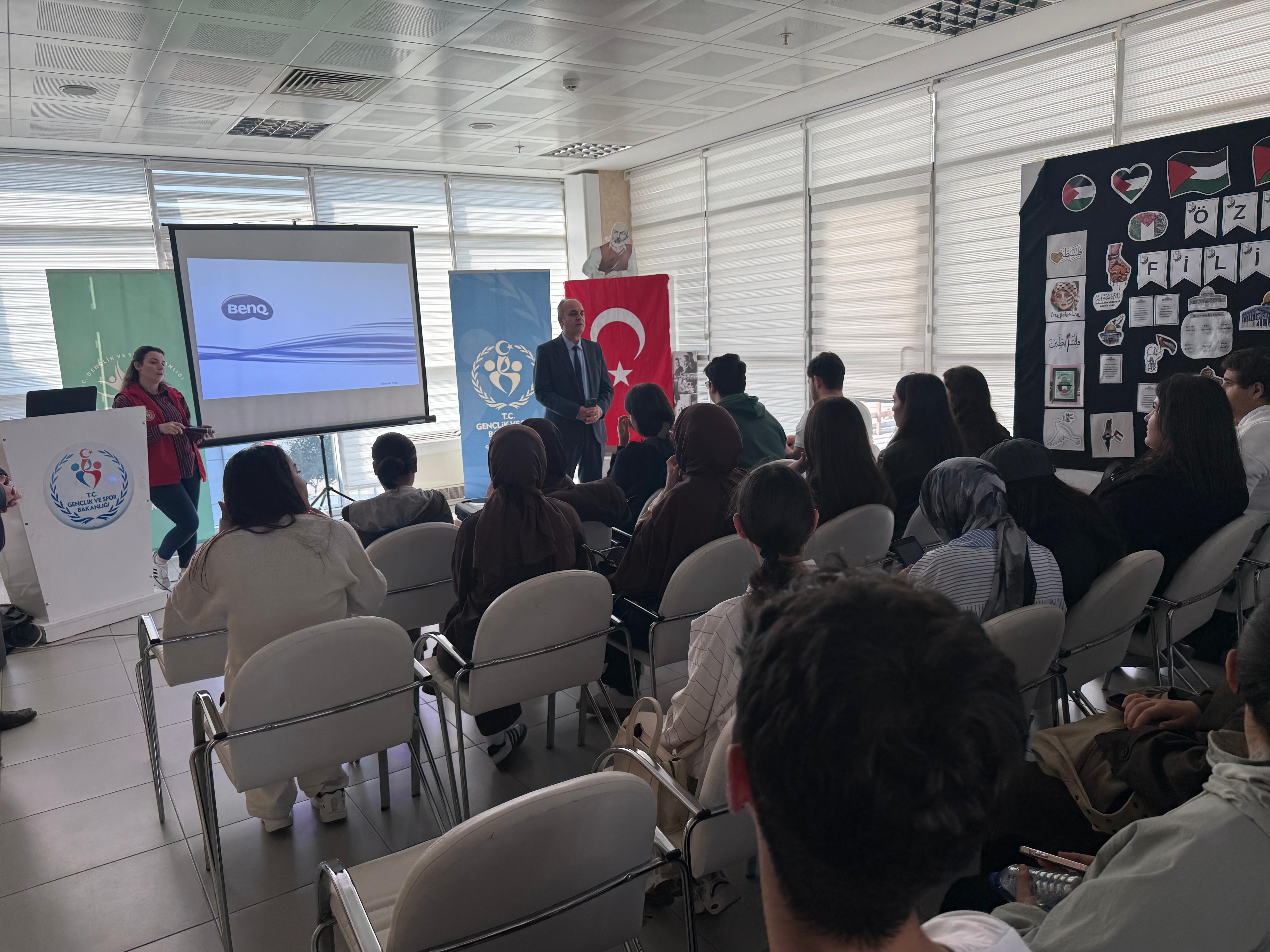 aa-20261026-42865971-42865970-samsunda-universite-ogrencilerine-yapay-zeka-egitimi-verildi.jpg