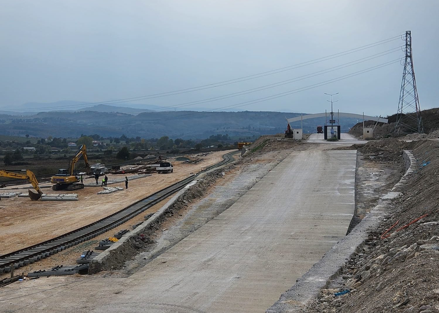 aa-20261027-42882059-42882057-samsunda-sanayi-bolgesini-demir-yoluna-baglayacak-3-kilometrelik-hat-tamamlaniyor.jpg